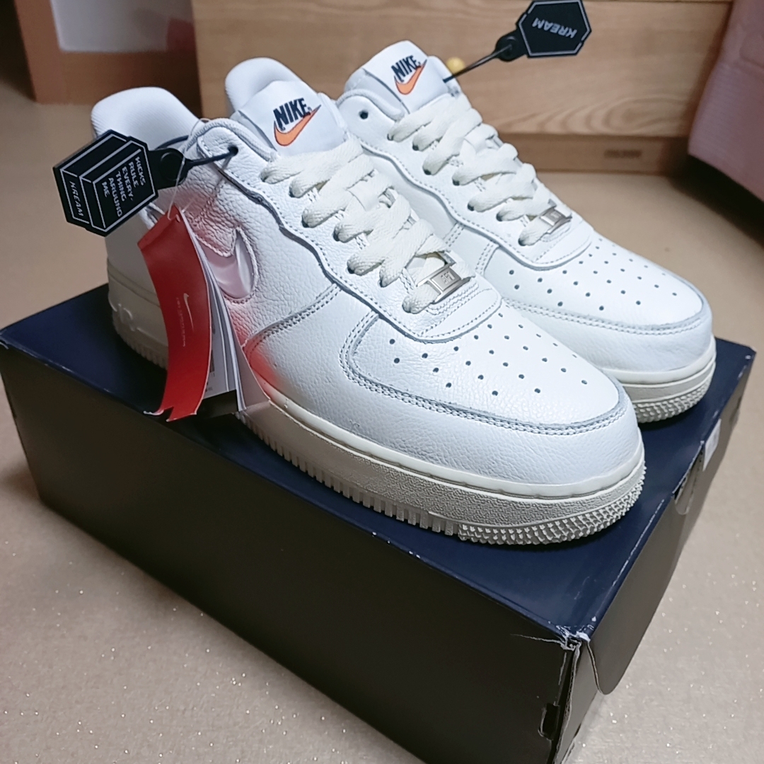 Nike Air Force 1 '07 PRM Vintage Sail 착용 스타일 - 1