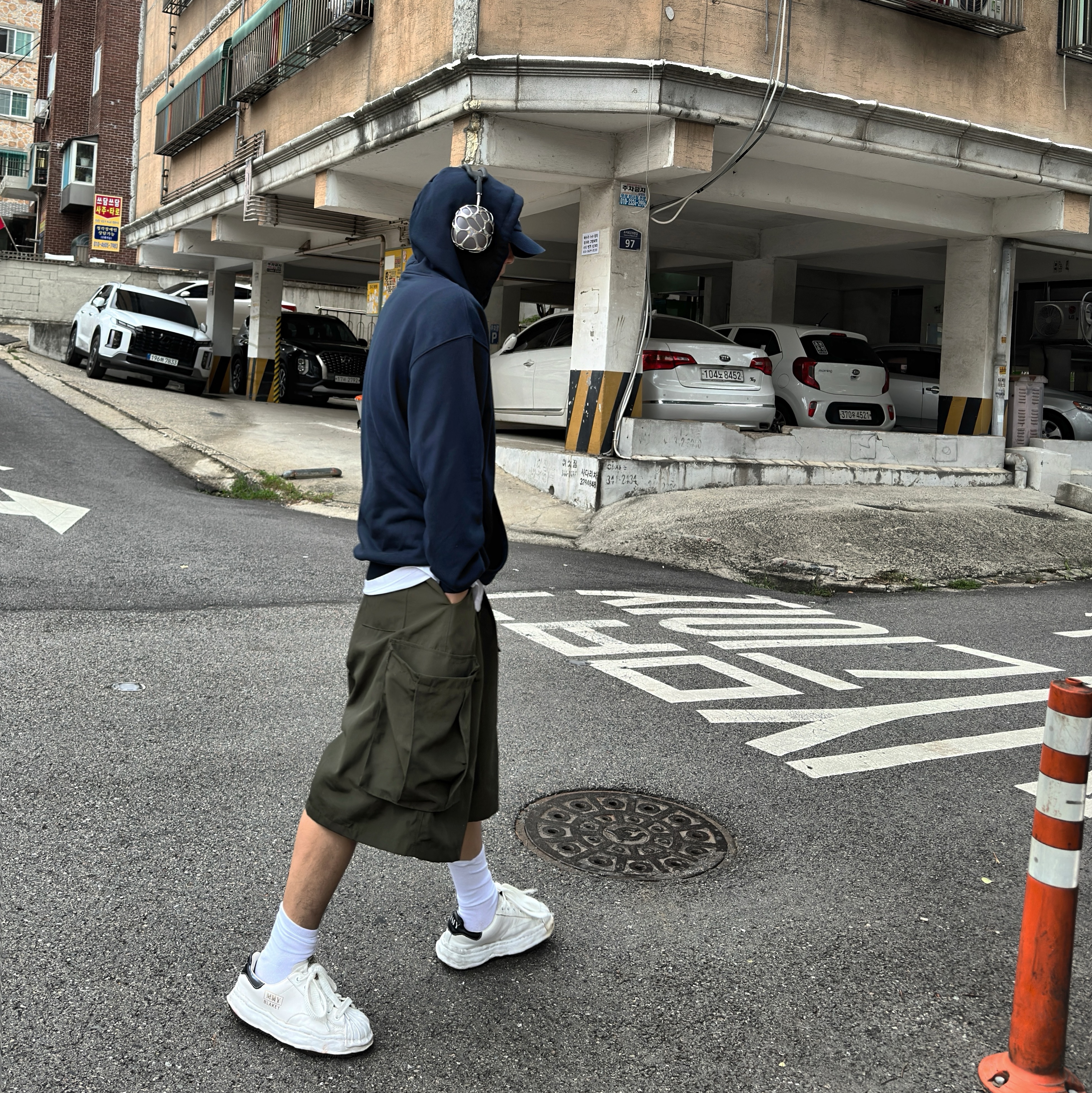 Maison Mihara Yasuhiro Blakey OG Sole Leather Low-top Sneakers White, Test Artifact Era Max 001 Chrome 착용 스타일 - 3