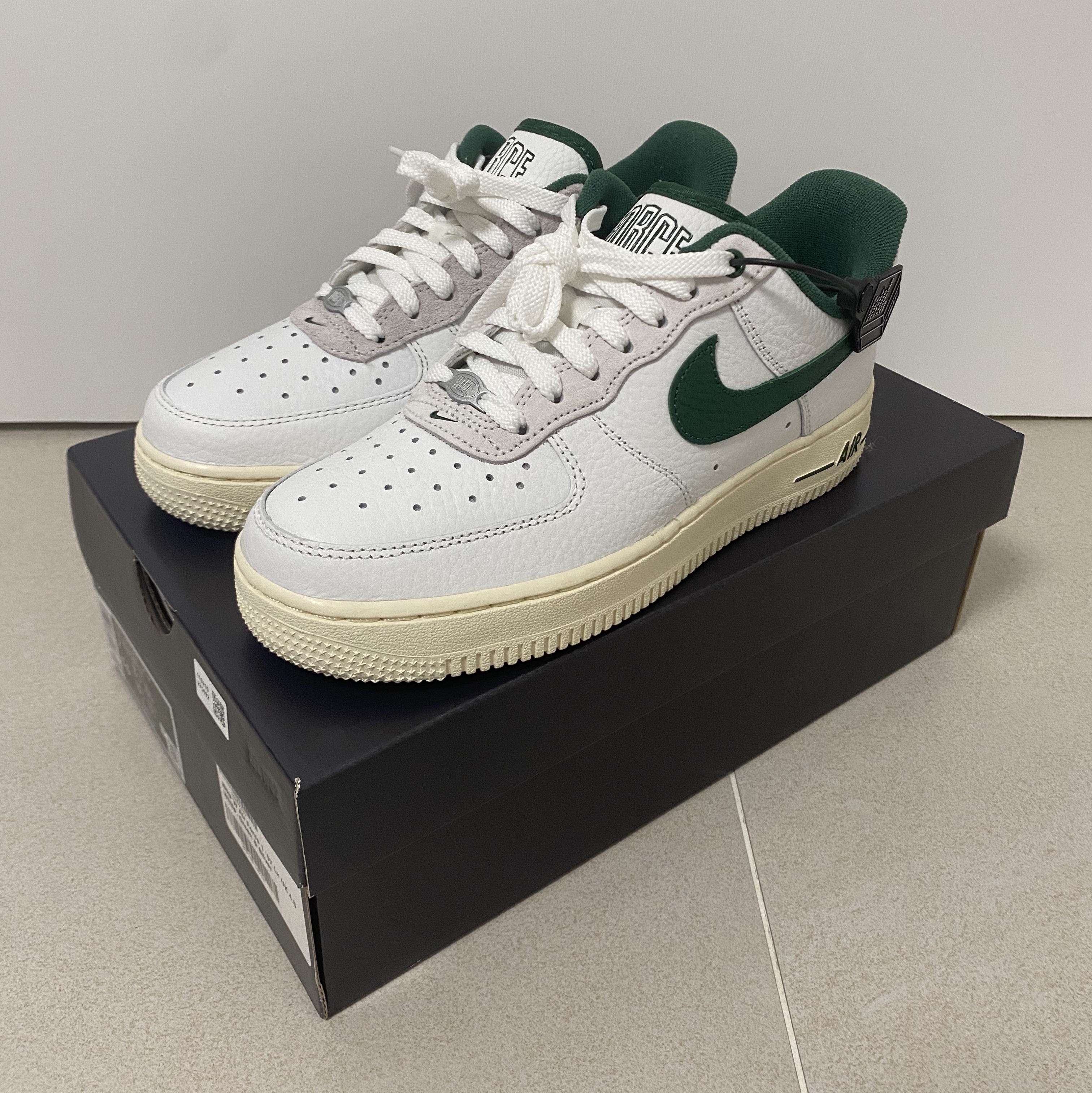 (W) Nike Air Force 1 '07 LX Summit White Gorge Green 착용 스타일 - 1
