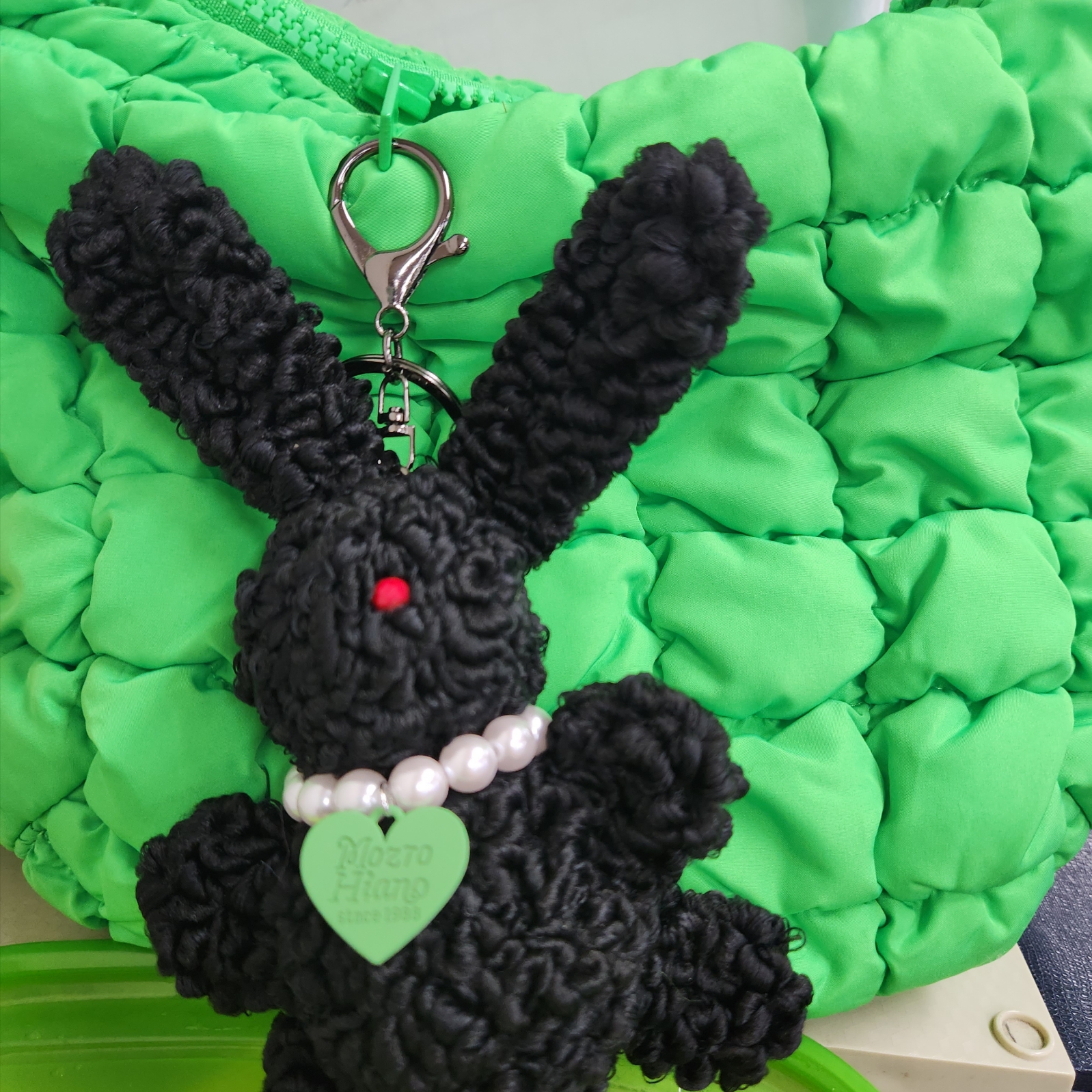COS Quilted Mini Bag Bright Green 착용 스타일