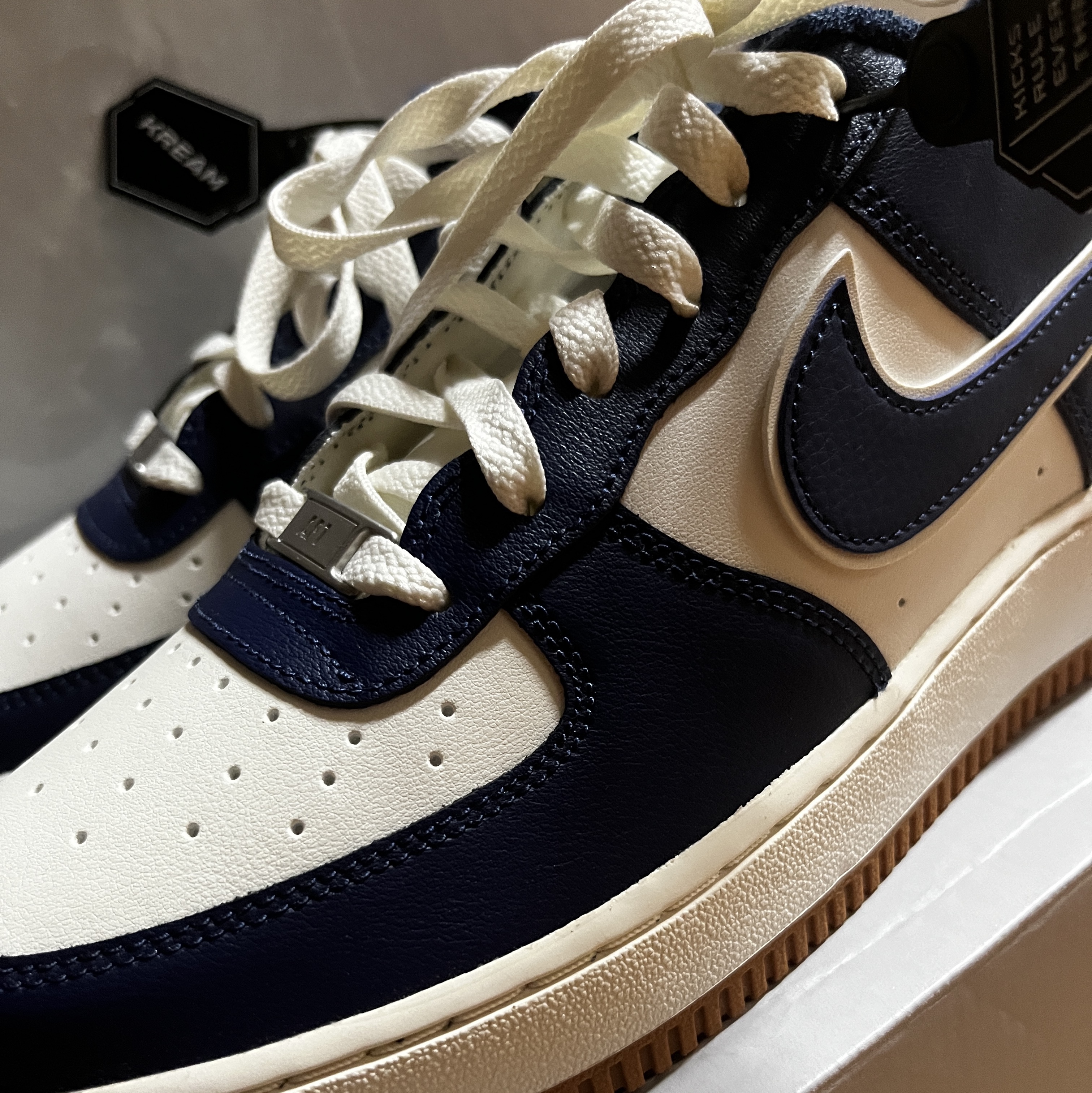 (GS) Nike Air Force 1 LV8 3 Midnight Navy 착용 스타일 - 3