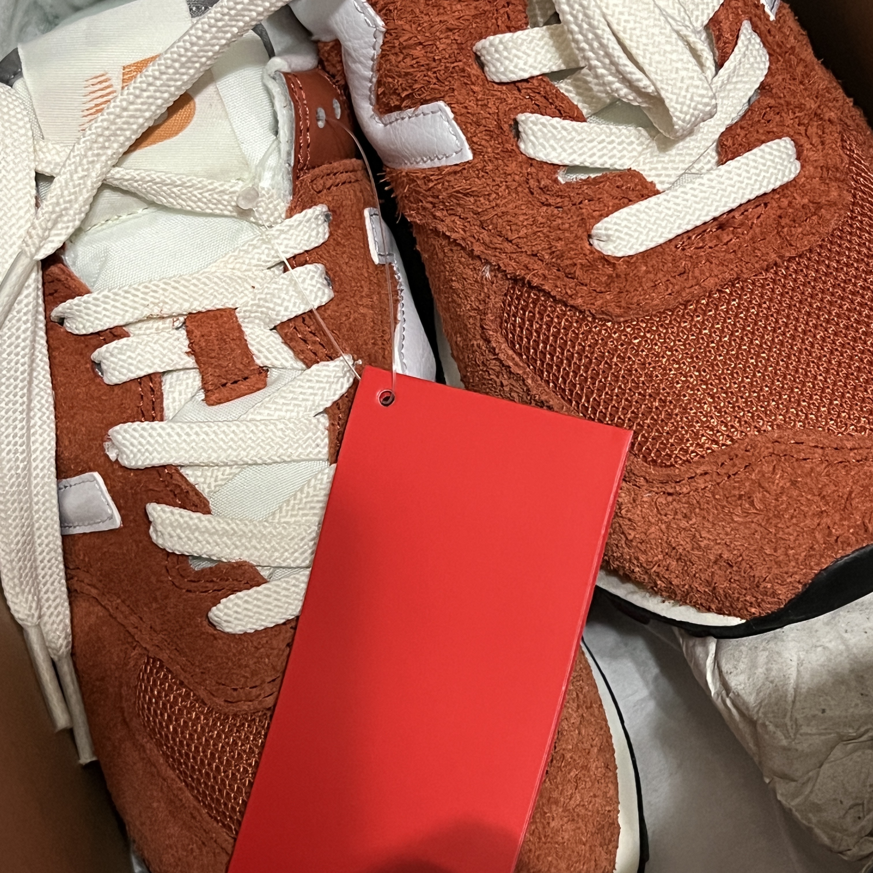 New Balance 574 Heritage Orange Burst White 착용 스타일