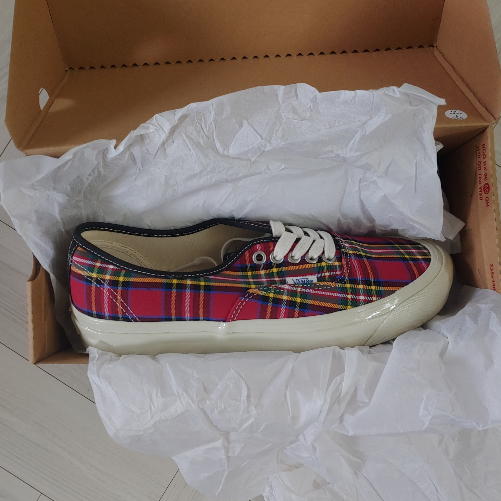 Vans Authentic 44 DX Anaheim Factory OG Plaid Red 착용 스타일 - 1