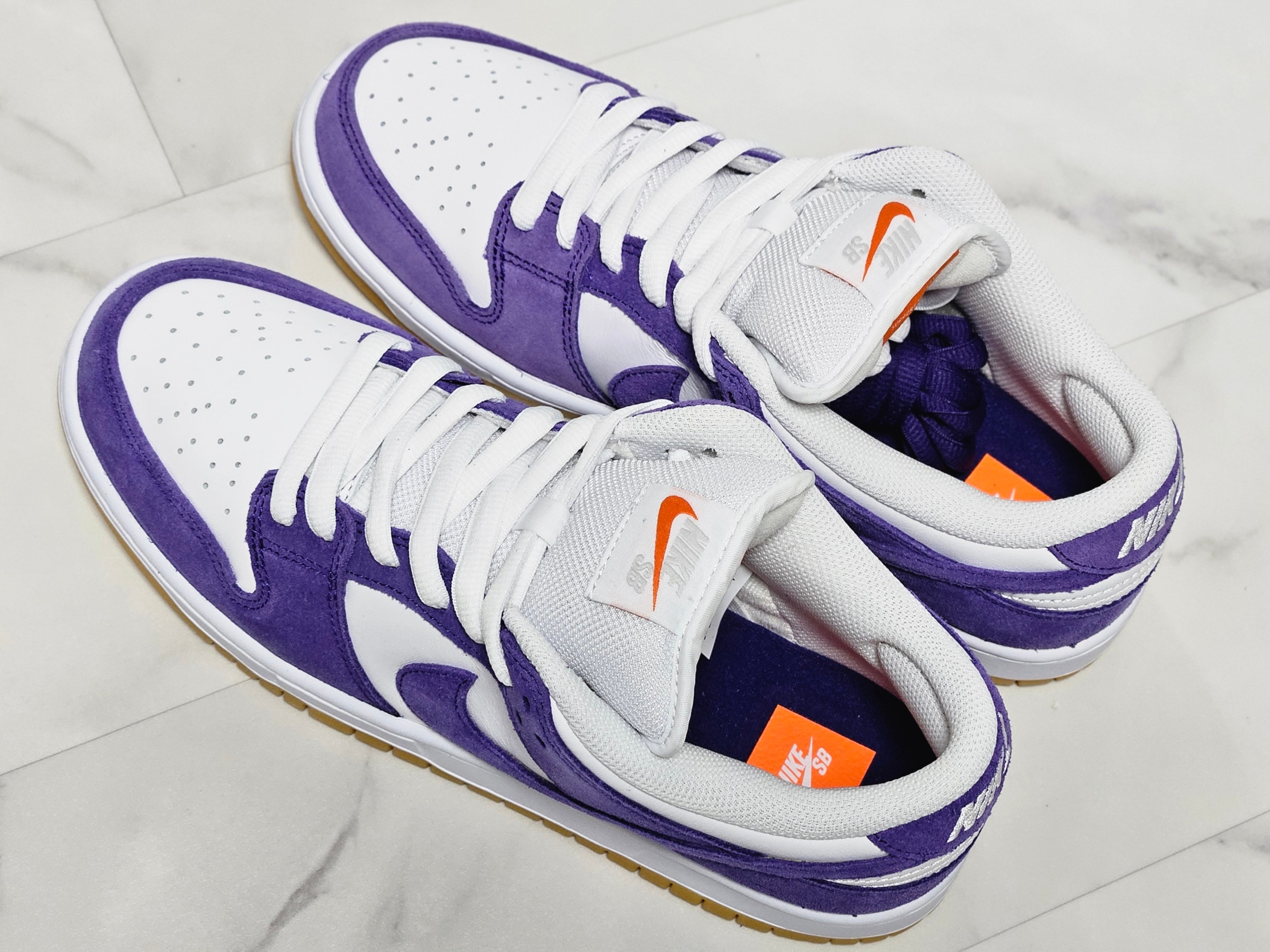 Nike Dunk Low Pro SB Court Purple 착용 스타일 - 2