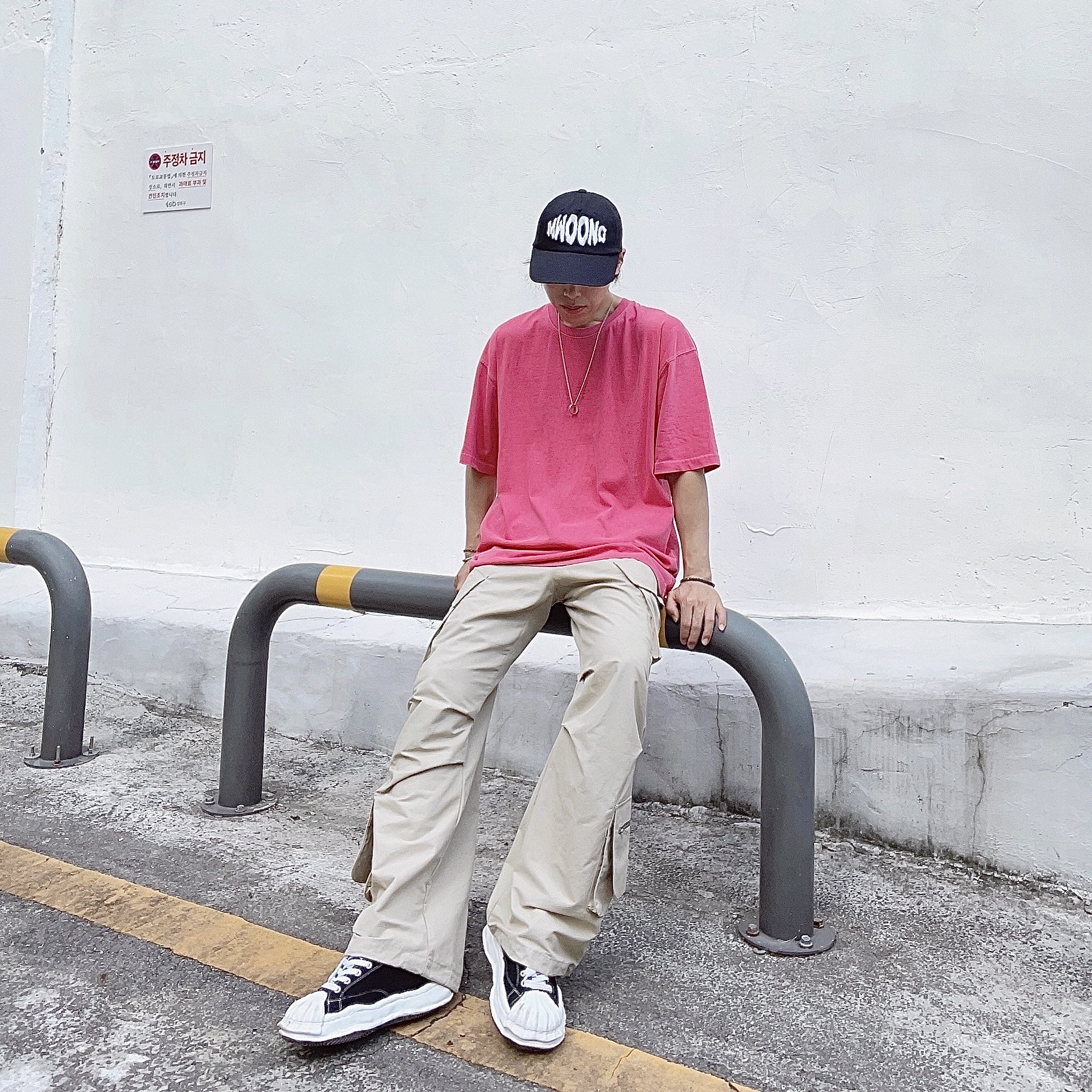 Maison Mihara Yasuhiro Blakey OG Sole Canvas Low-top Sneakers Black White 착용 스타일 - 1