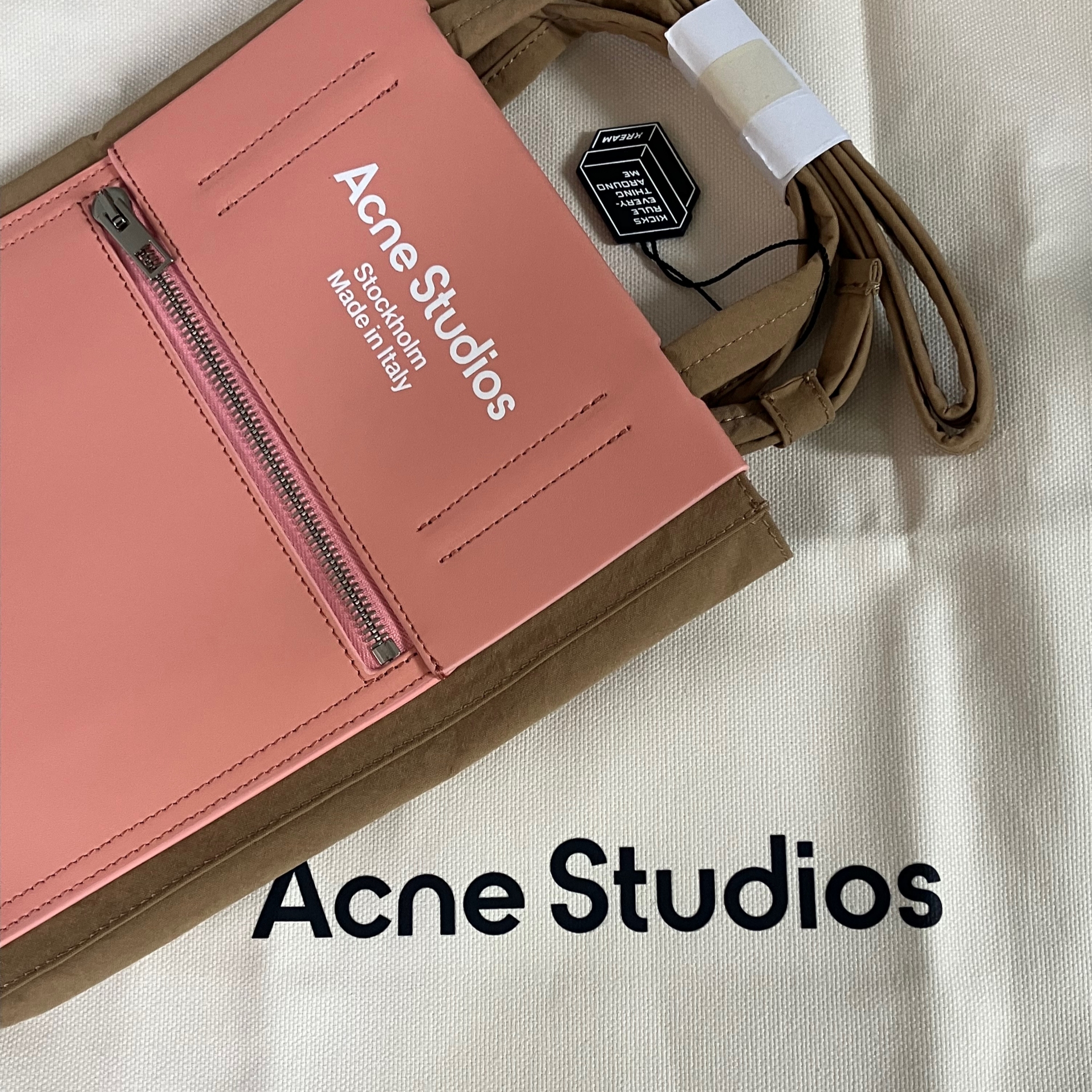 Acne Studios Baker Out Mini Tote Bag Brown Pink 착용 스타일