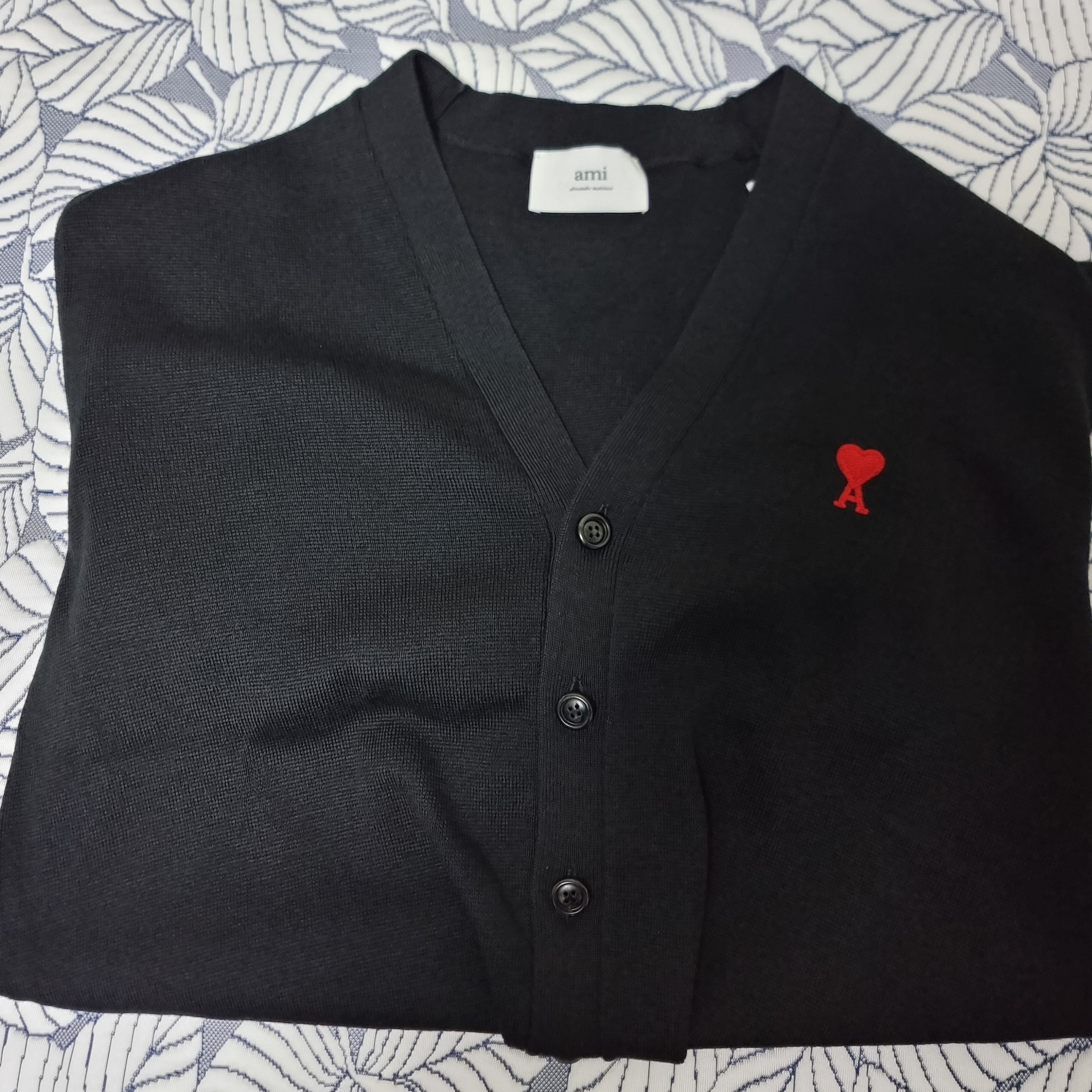 AMI de Coeur Wool Cardigan Black 착용 스타일