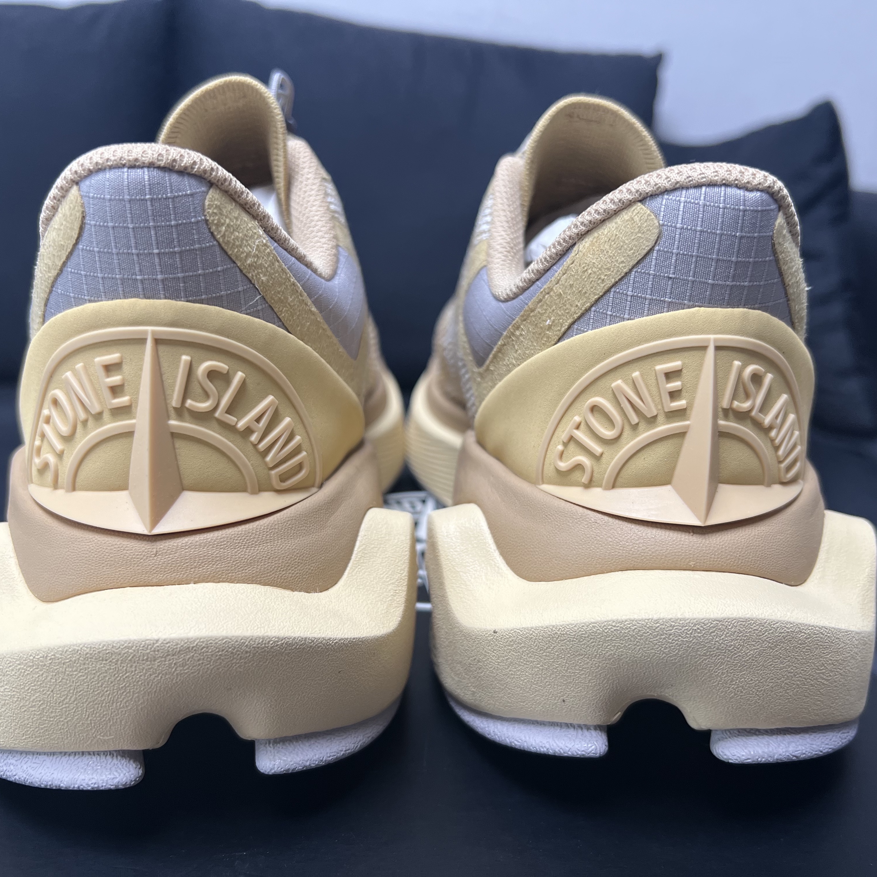 New Balance x Stone Island x Tokyo Design Studios FuelCell C1 Beige 착용 스타일 - 3