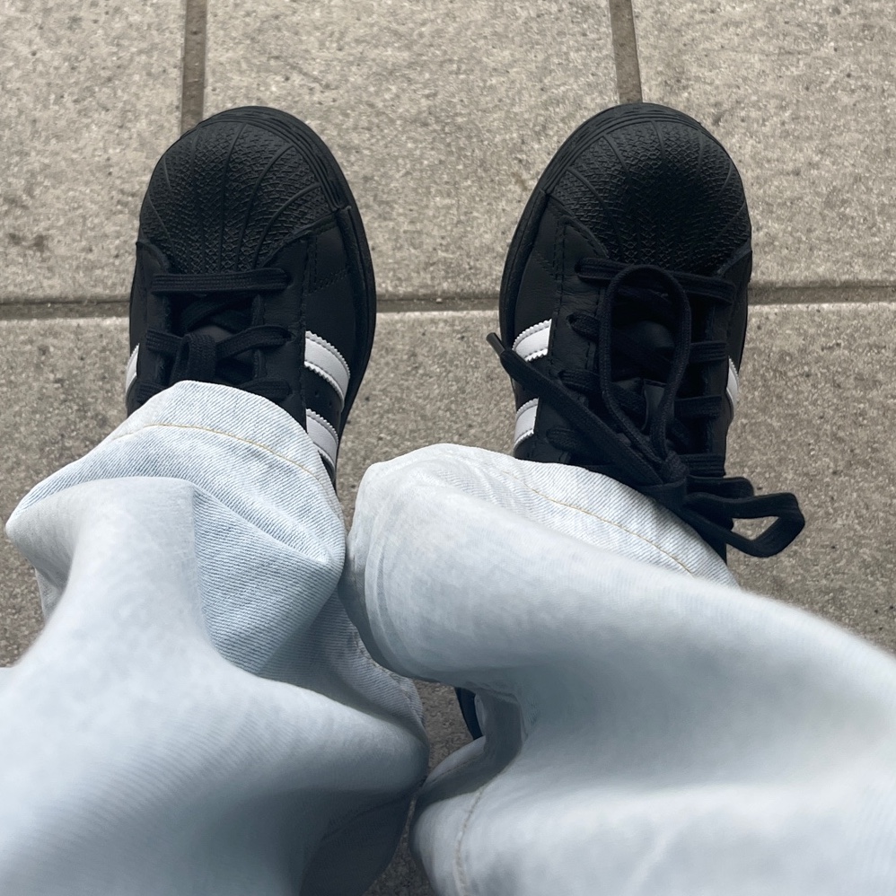 (J) Adidas Superstar Black White 착용 스타일