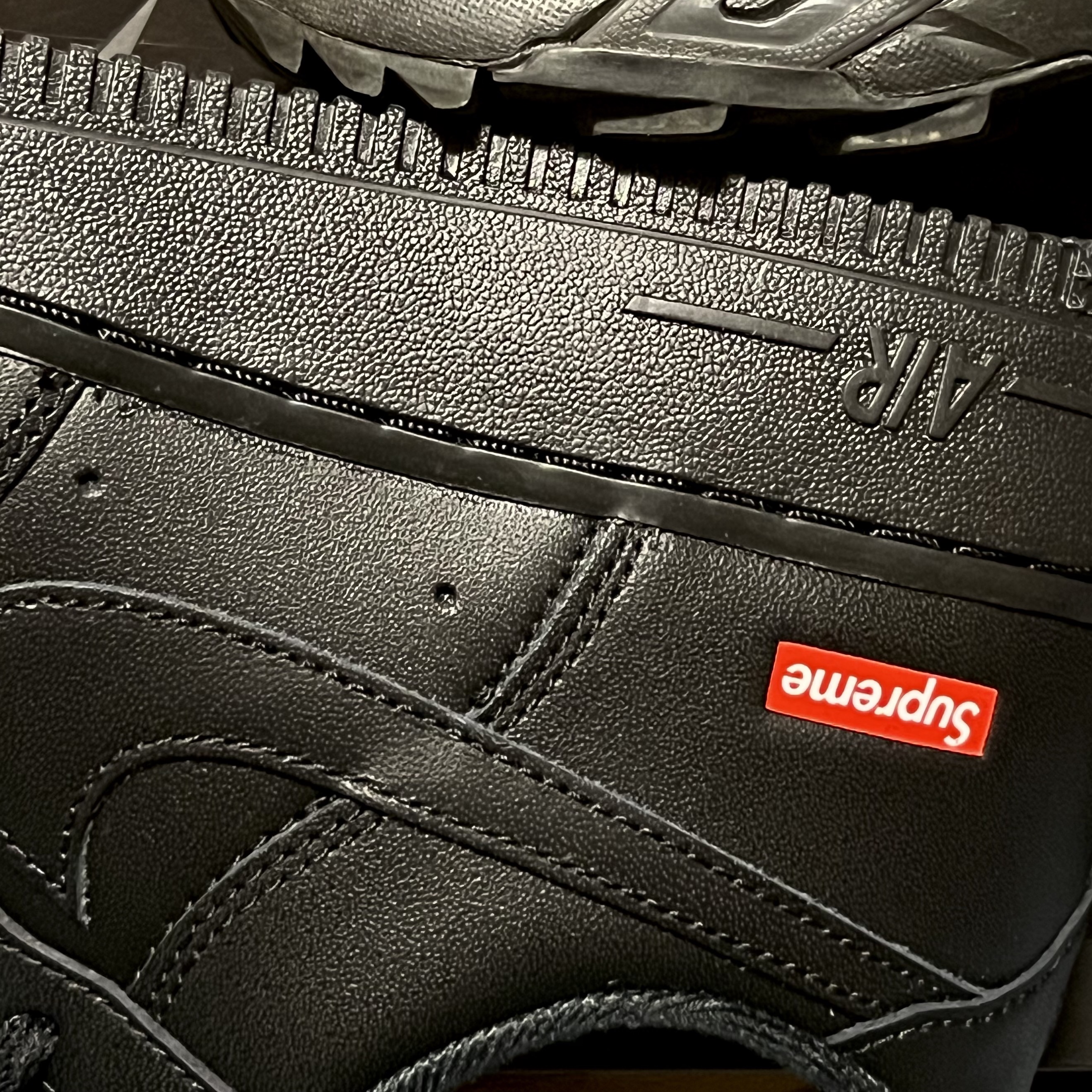 Nike x Supreme Air Force 1 Low Black 착용 스타일