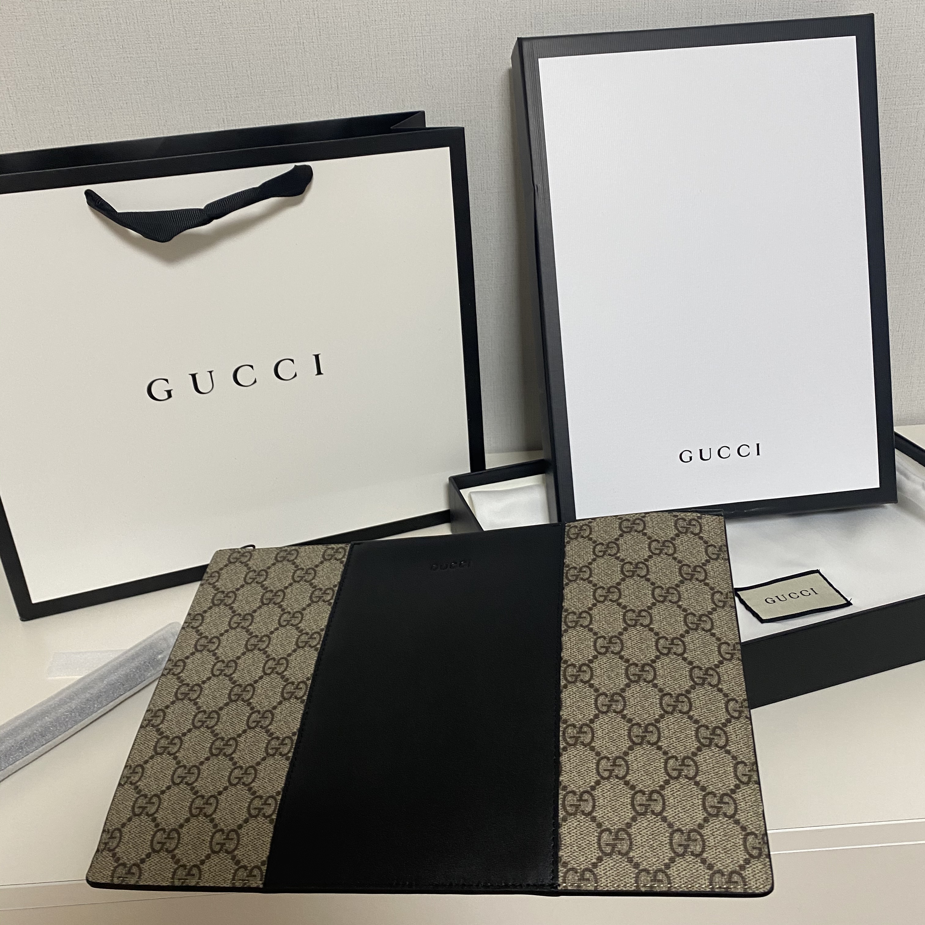 Gucci Eden Pouch Beige Ebony 착용 스타일