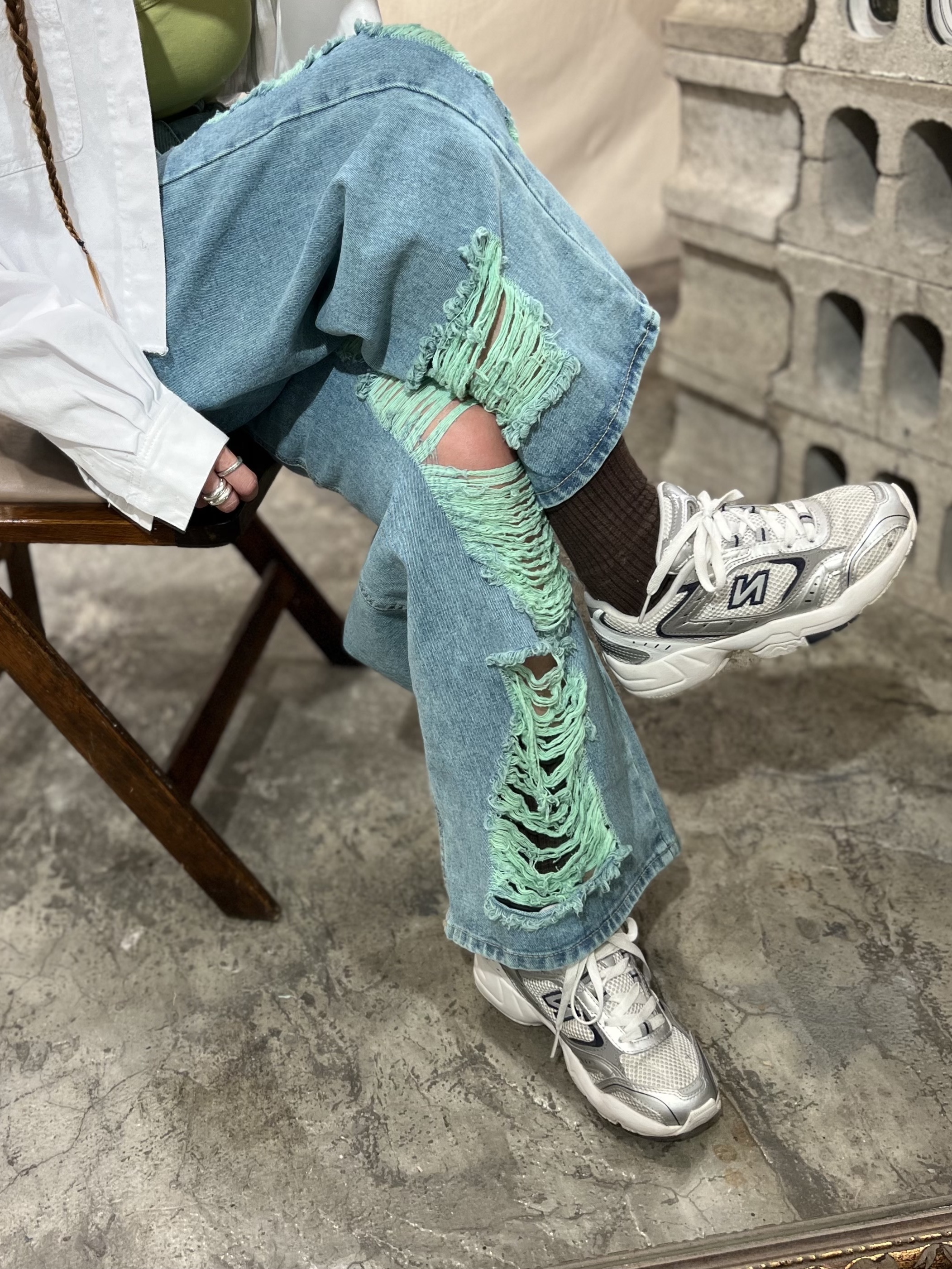 New Balance 408 Silver 착용 스타일 - 2
