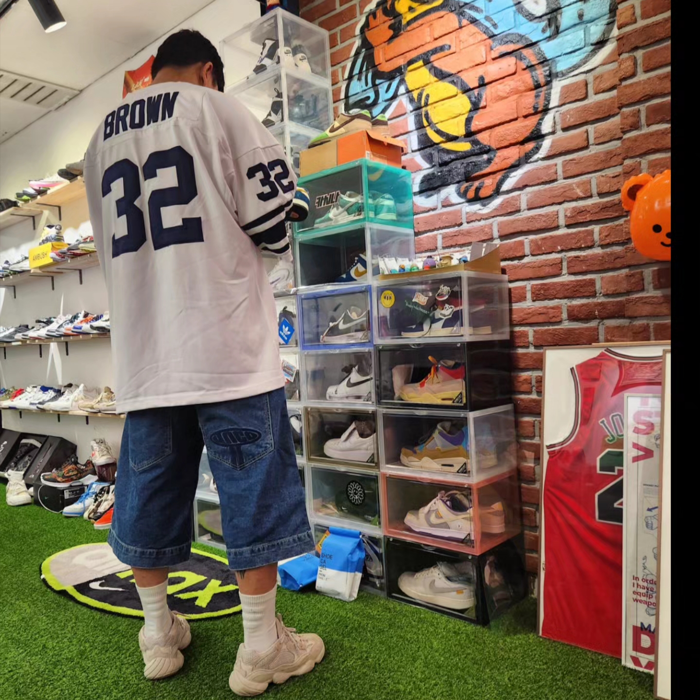 Adidas Yeezy 500 Blush 2018, Nike x Kasina Dunk Low 80's Bus 착용 스타일 - 2