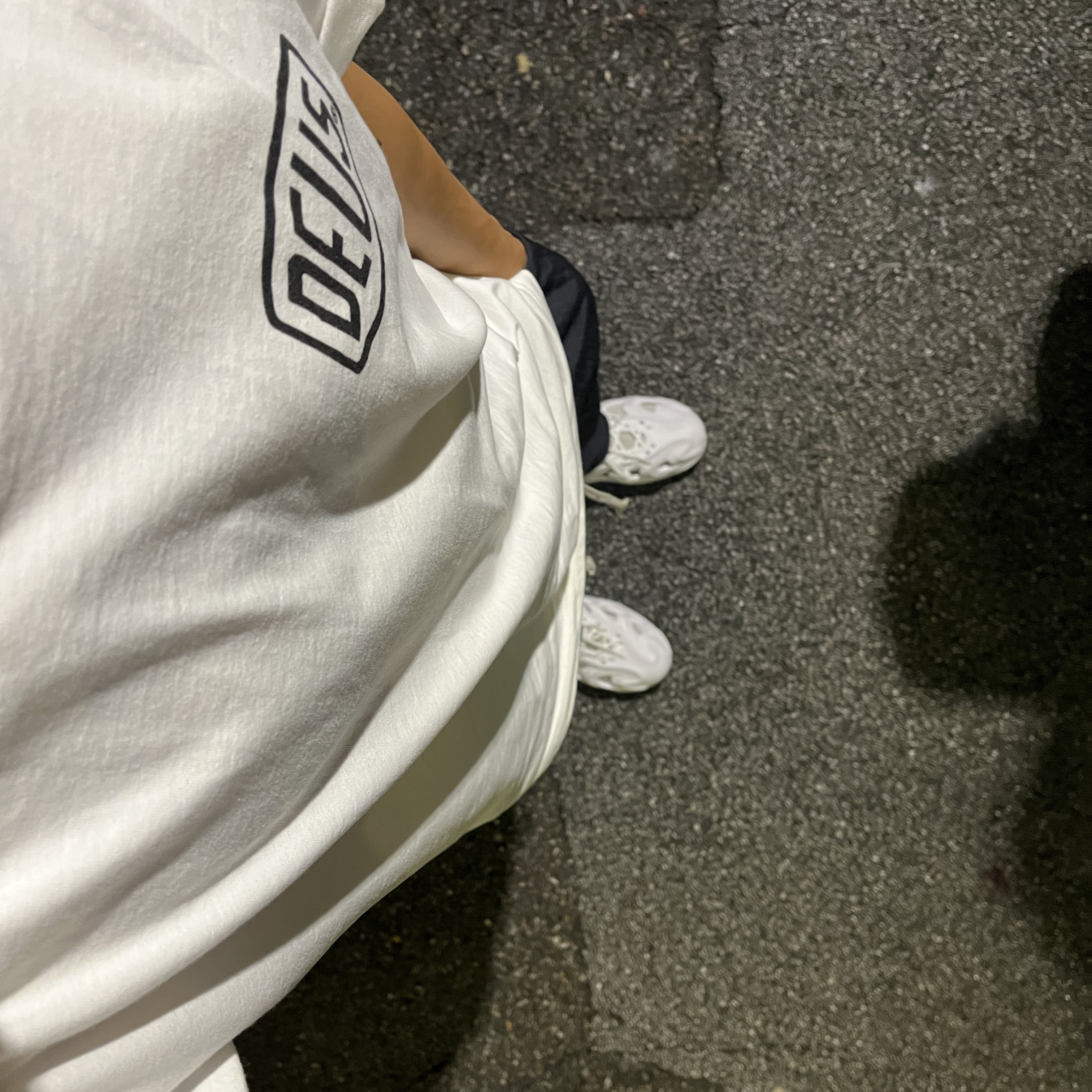 Adidas Adifom Q Cloud White Grey, Deus Ex Machina Seoul College T-Shirt White 착용 스타일