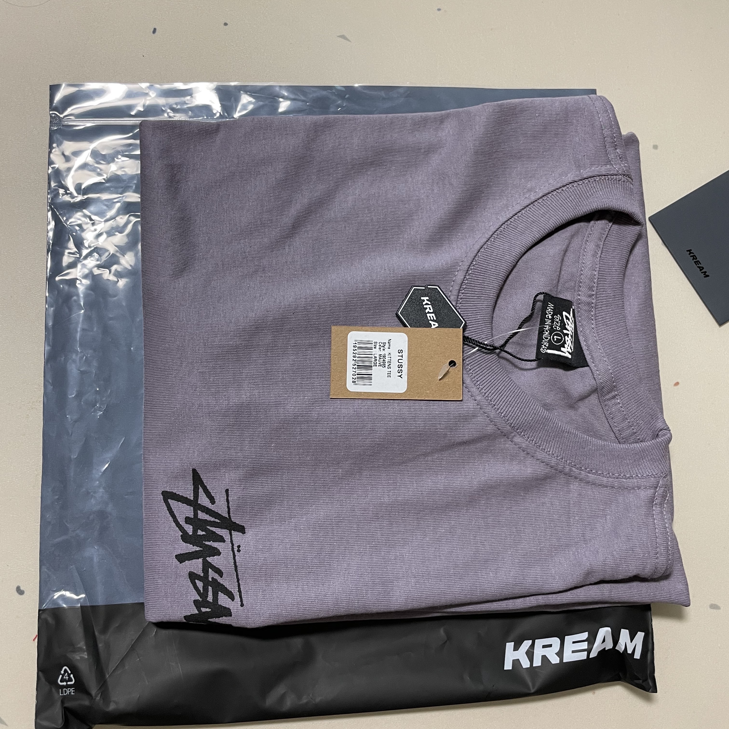 Stussy Kittens T-Shirt Mauve 착용 스타일 - 2