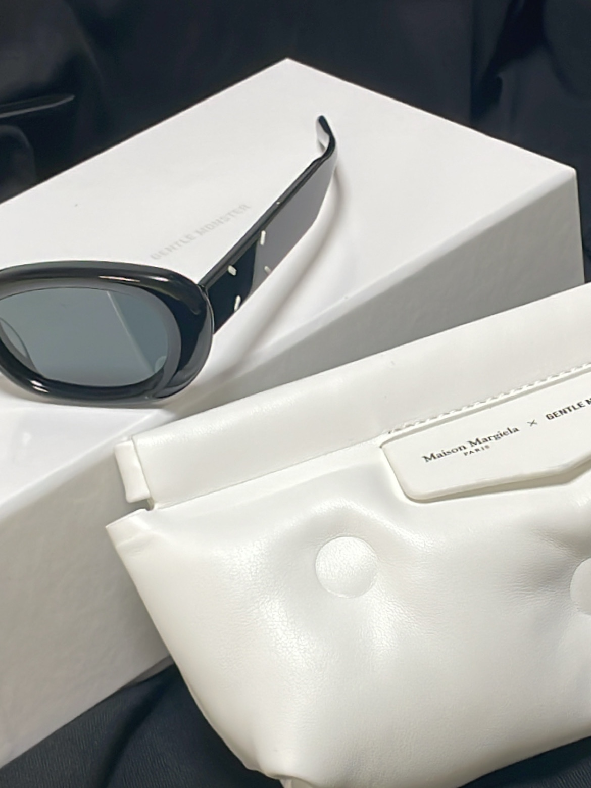 Gentle Monster x Maison Margiela MM004 Black Black 착용 스타일