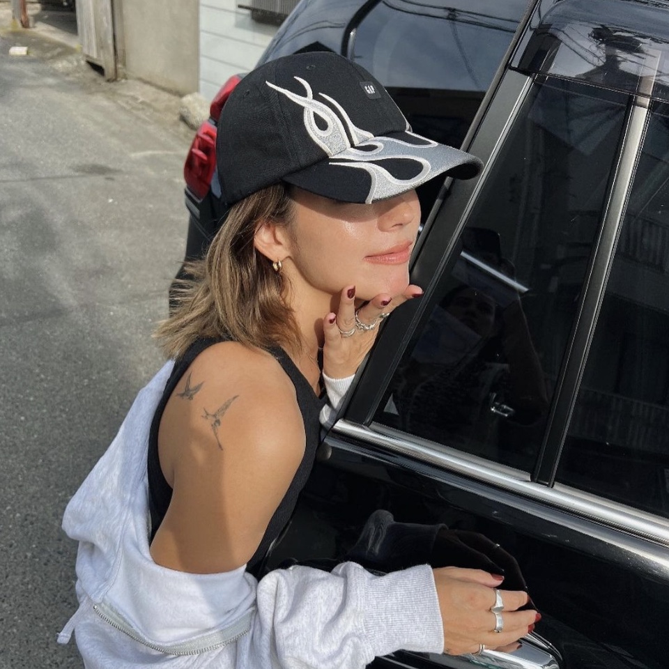 Yeezy Gap Engineered By Balenciaga Flame Cap Black 착용 스타일
