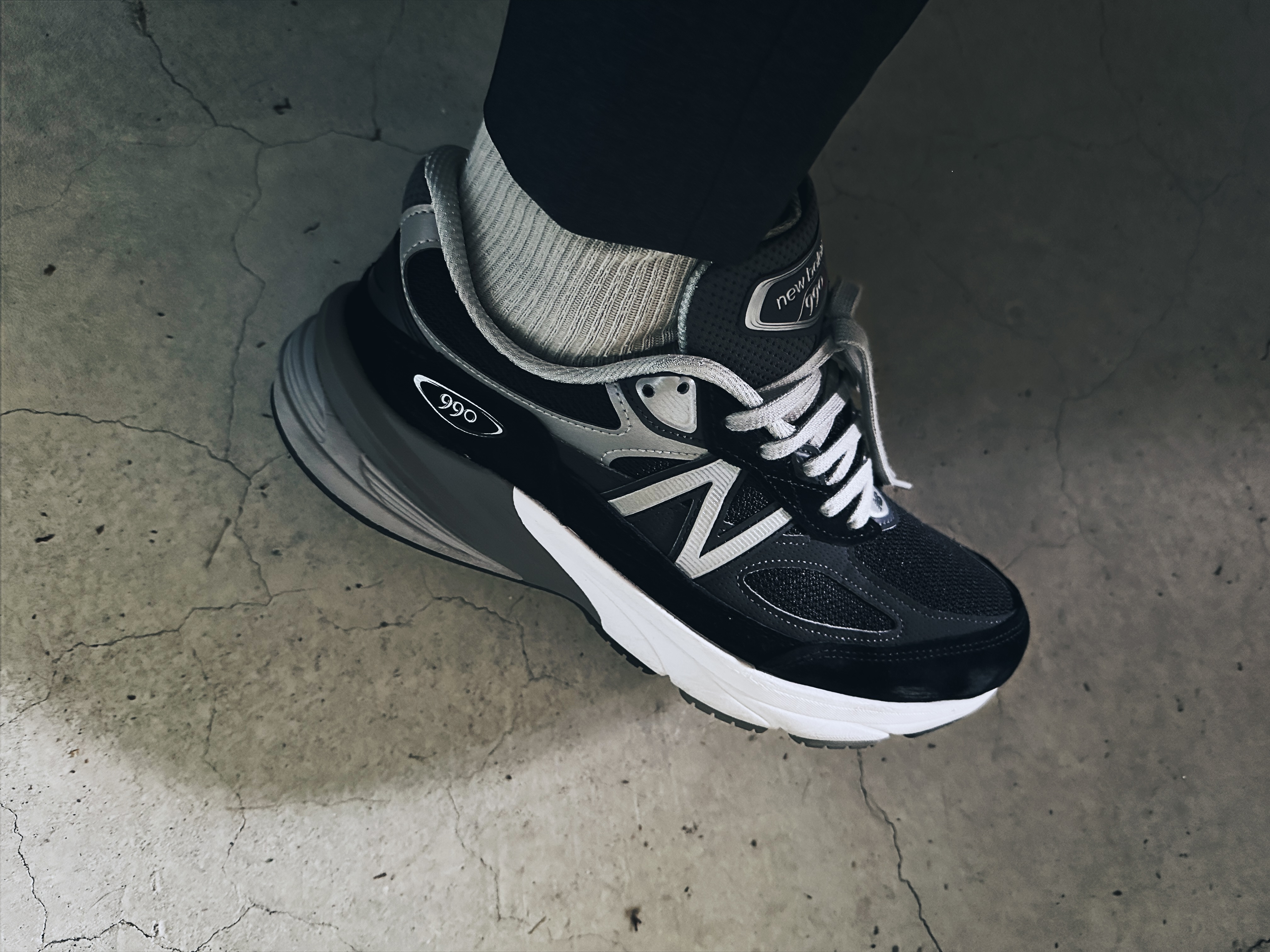 New Balance 990v6 Made in USA Black White 착용 스타일