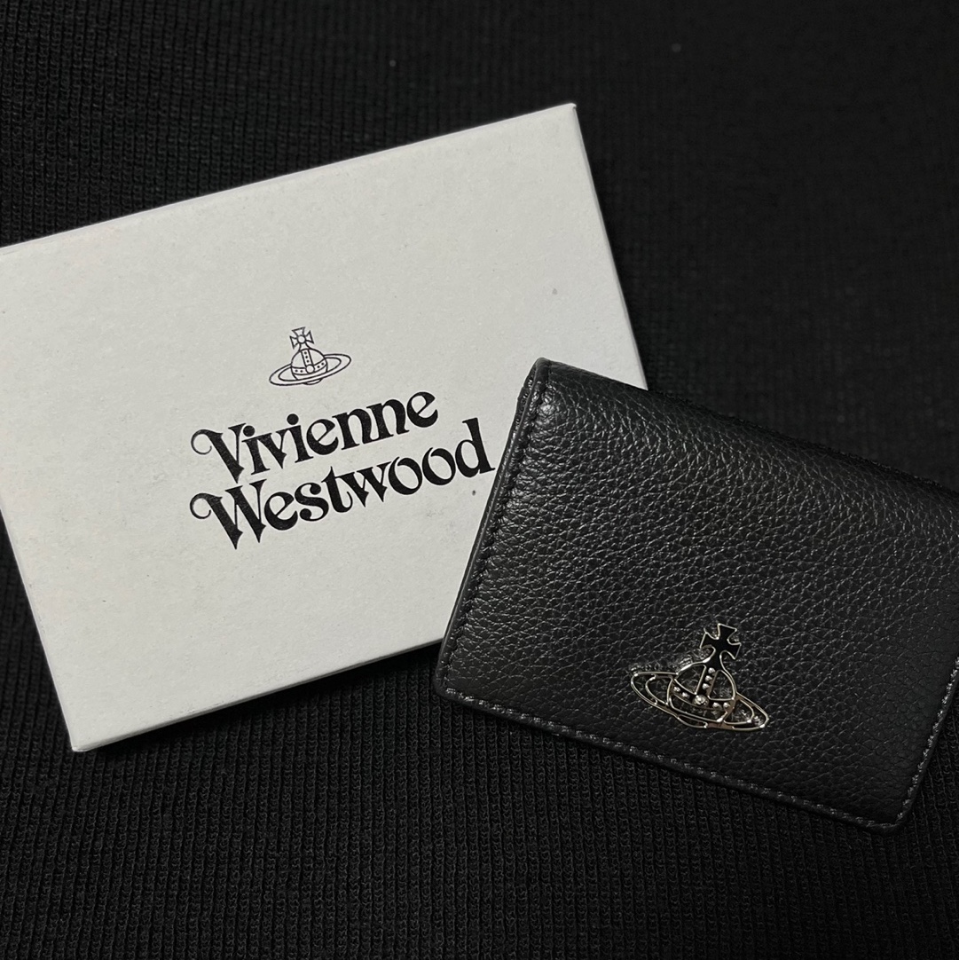 Vivienne Westwood Grain Leather Card Holder Black 착용 스타일