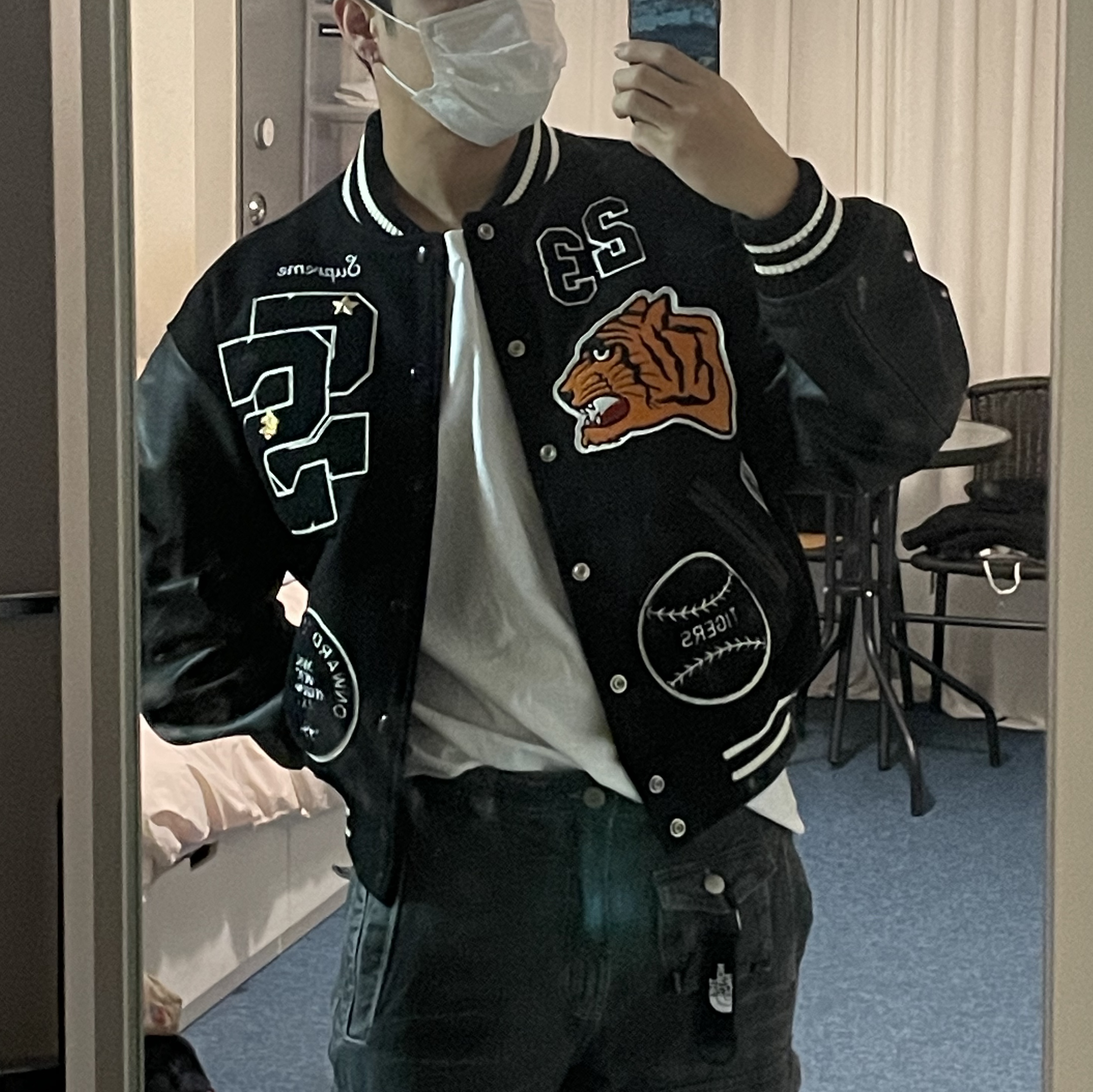 Supreme Tiger Varsity Jacket Black - 23FW, Supreme Tiger Varsity Jacket Orange - 23FW 착용 스타일 - 5