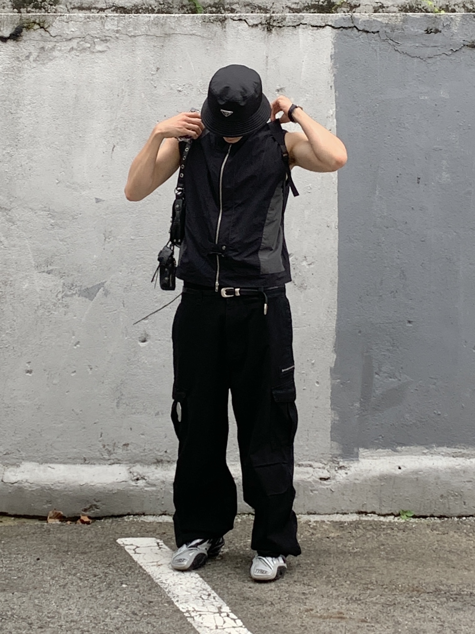 Balenciaga Tyrex Sneakers Black Grey, Balenciaga Arena Lambskin Aged Silver Hardware Le Cagole XS Flap Bag Black 착용 스타일 - 5