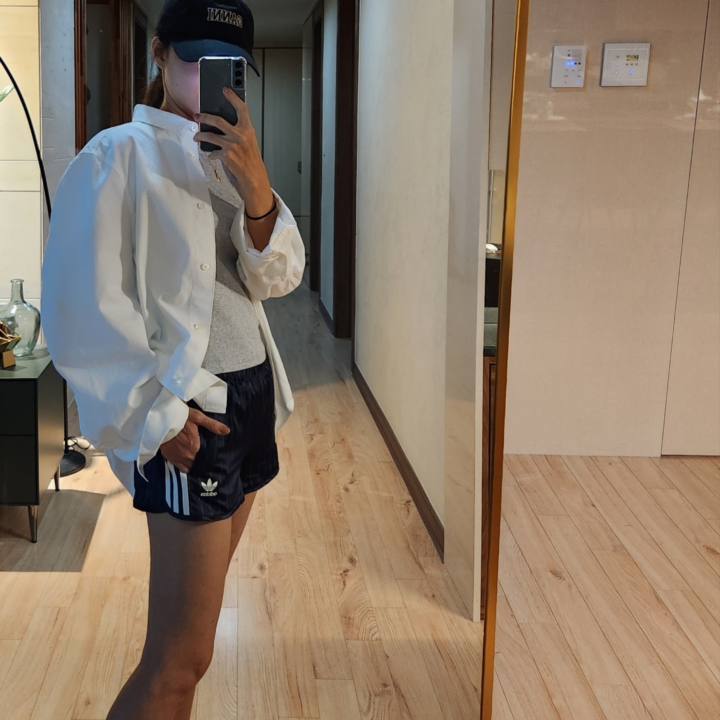 (W) Adidas x Sporty & Rich Shorts Legend Ink - KR Sizing 착용 스타일 - 3