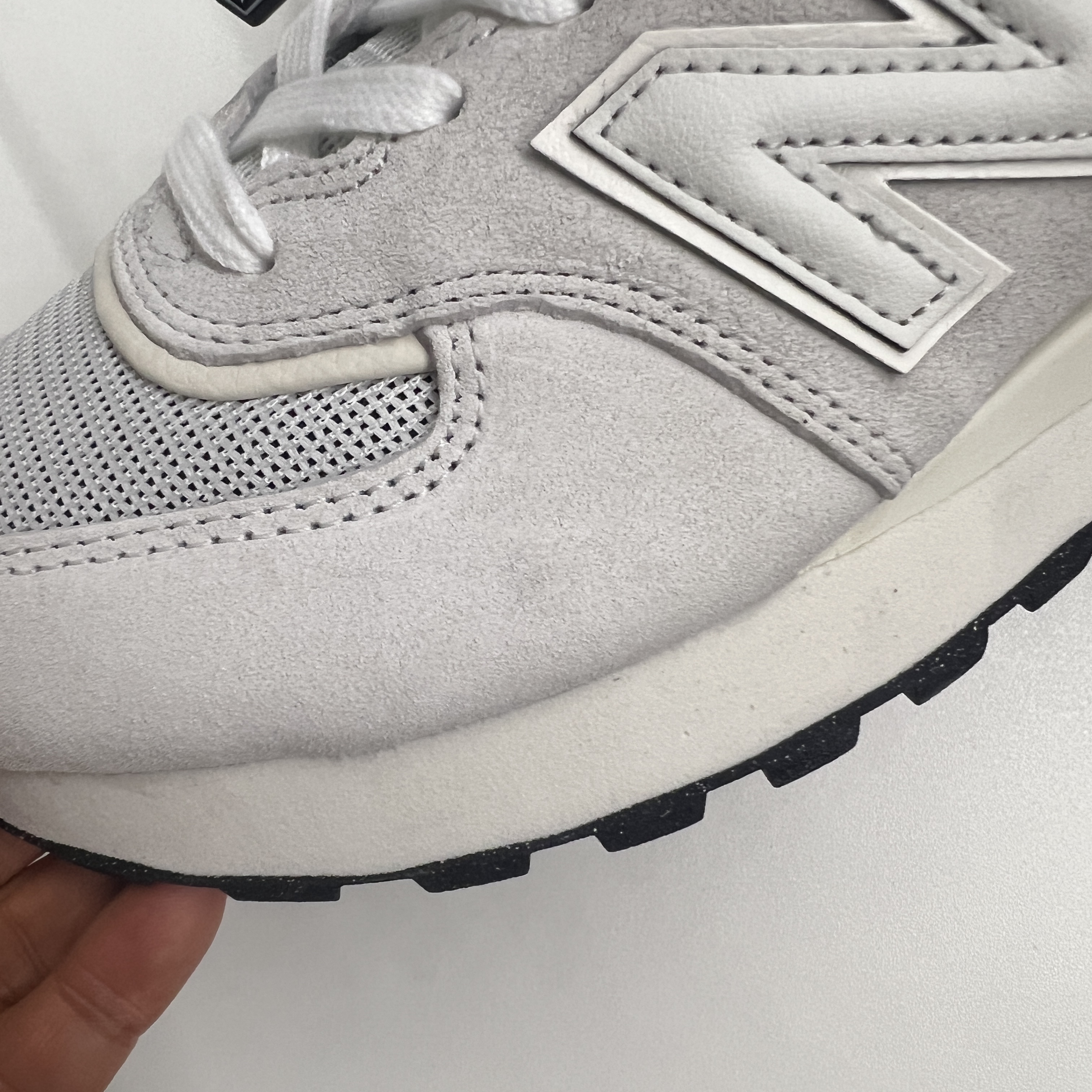 New Balance 574 Legacy Grey White 착용 스타일 - 3