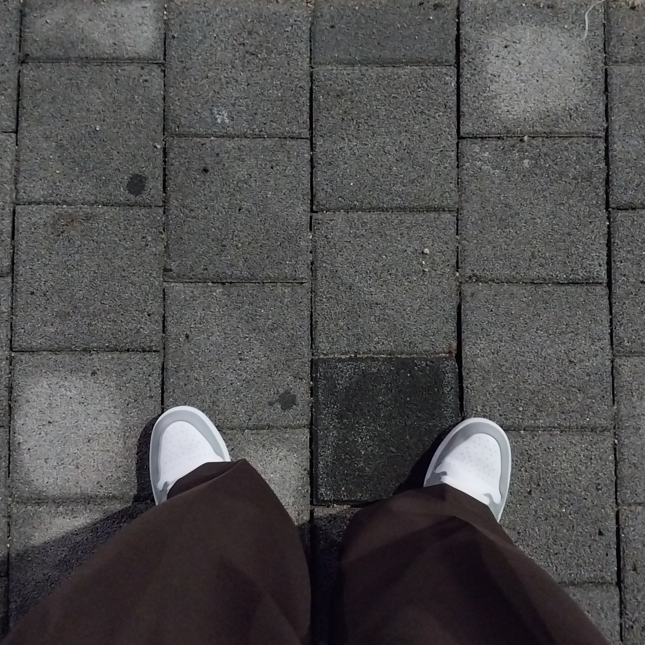 Jordan 1 Mid Light Smoke Grey Anthracite 착용 스타일 - 3