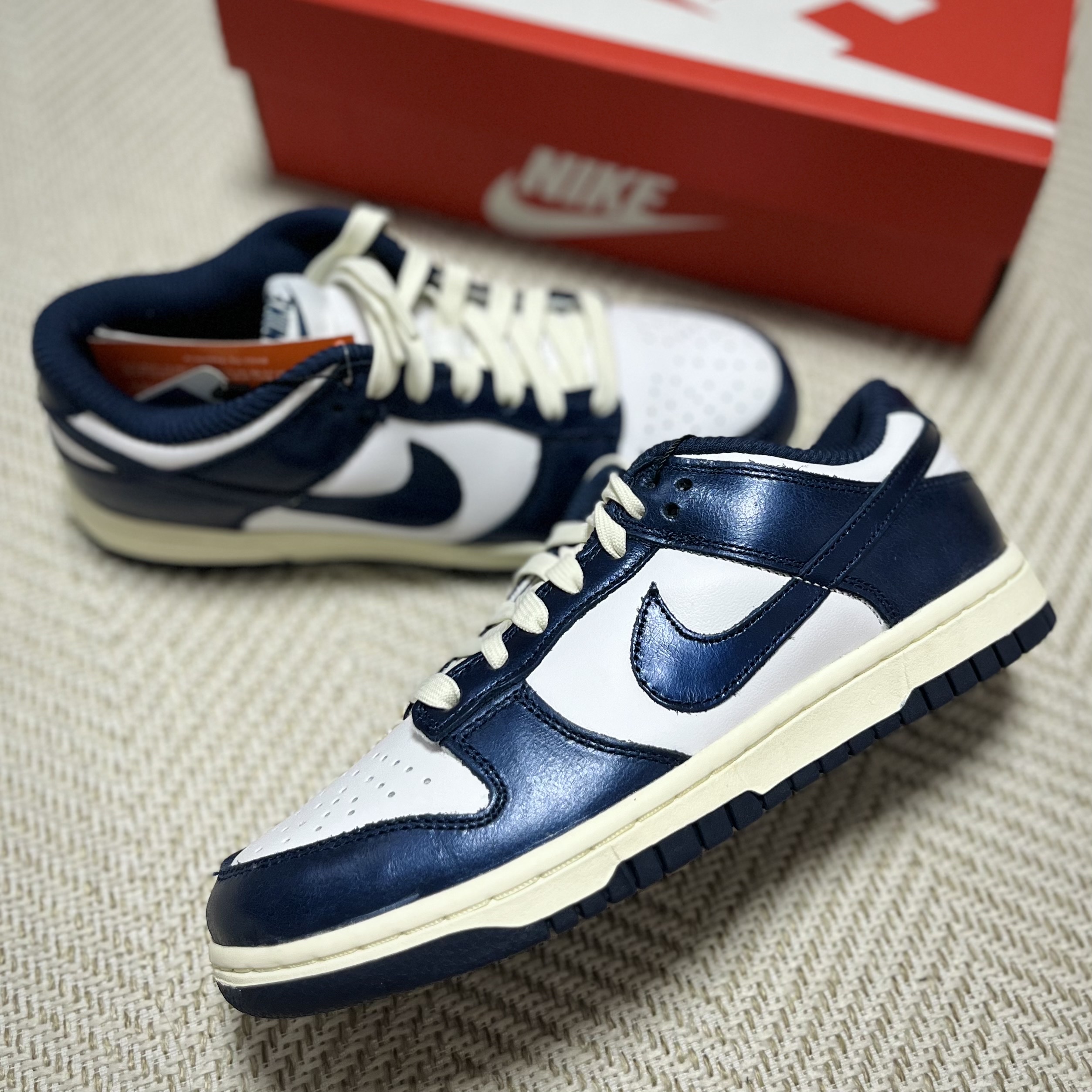 (W) Nike Dunk Low PRM Midnight Navy and White, (W) Nike Dunk Low Vintage Midnight Navy 착용 스타일