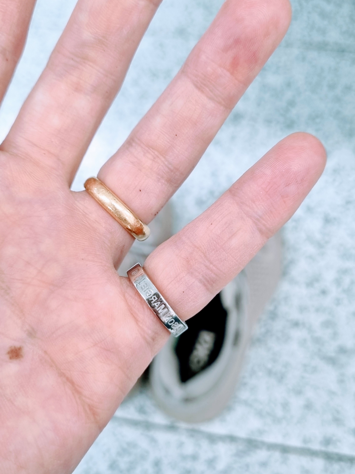 Maison Margiela Logo Ring Silver 착용 스타일