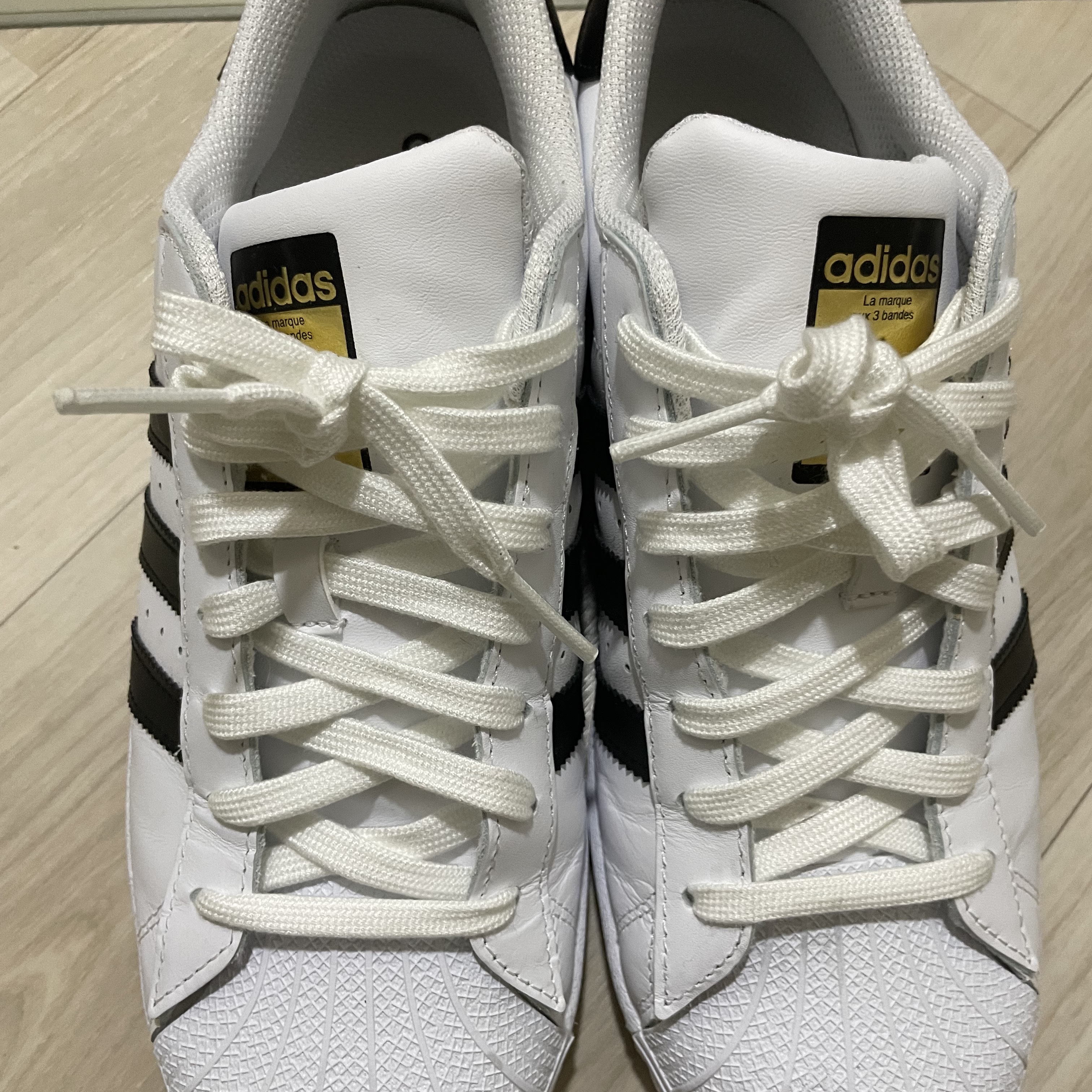 Adidas Superstar White Black 착용 스타일