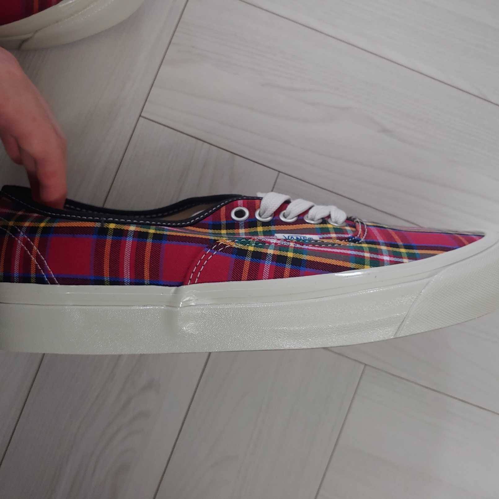 Vans Authentic 44 DX Anaheim Factory OG Plaid Red 착용 스타일 - 3
