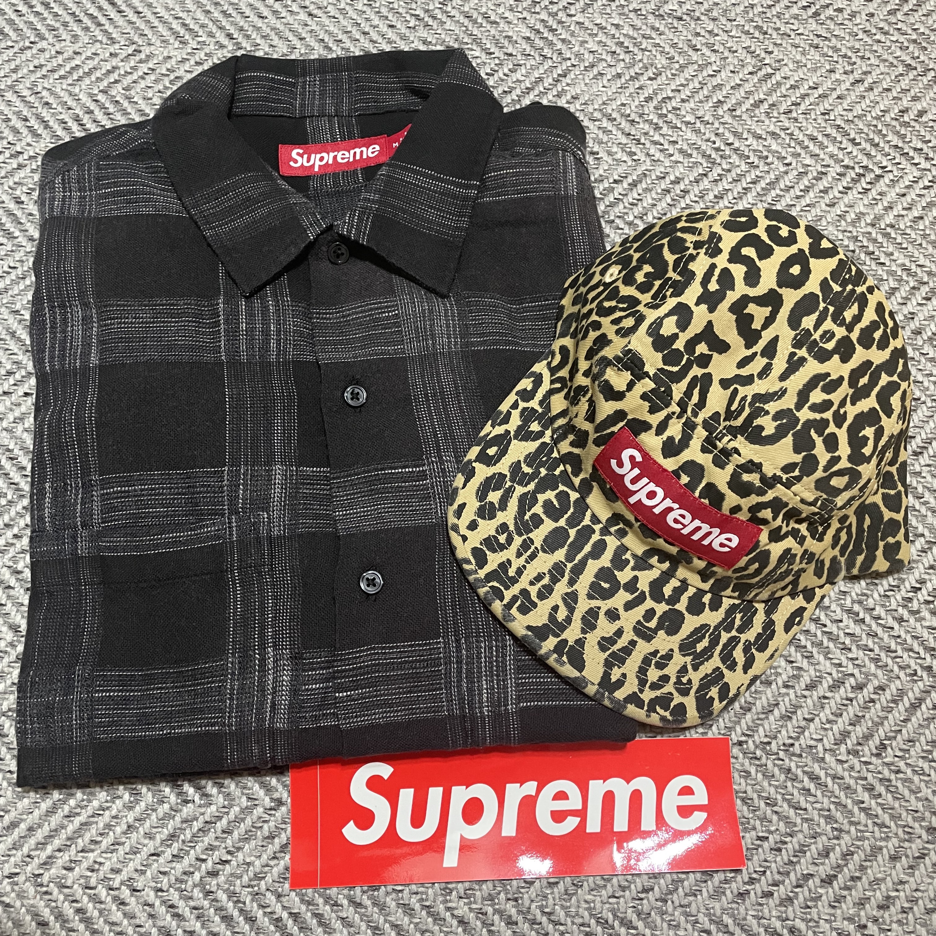 Supreme Woven Plaid Shirt Black - 23FW, Supreme Washed Chino Twill Camp Cap Leopard - 23FW 착용 스타일