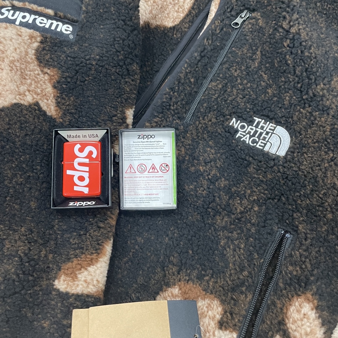 Supreme x The North Face Bleached Denim Print Fleece Jacket Black - 21FW, Supreme Logo Zippo Red 착용 스타일