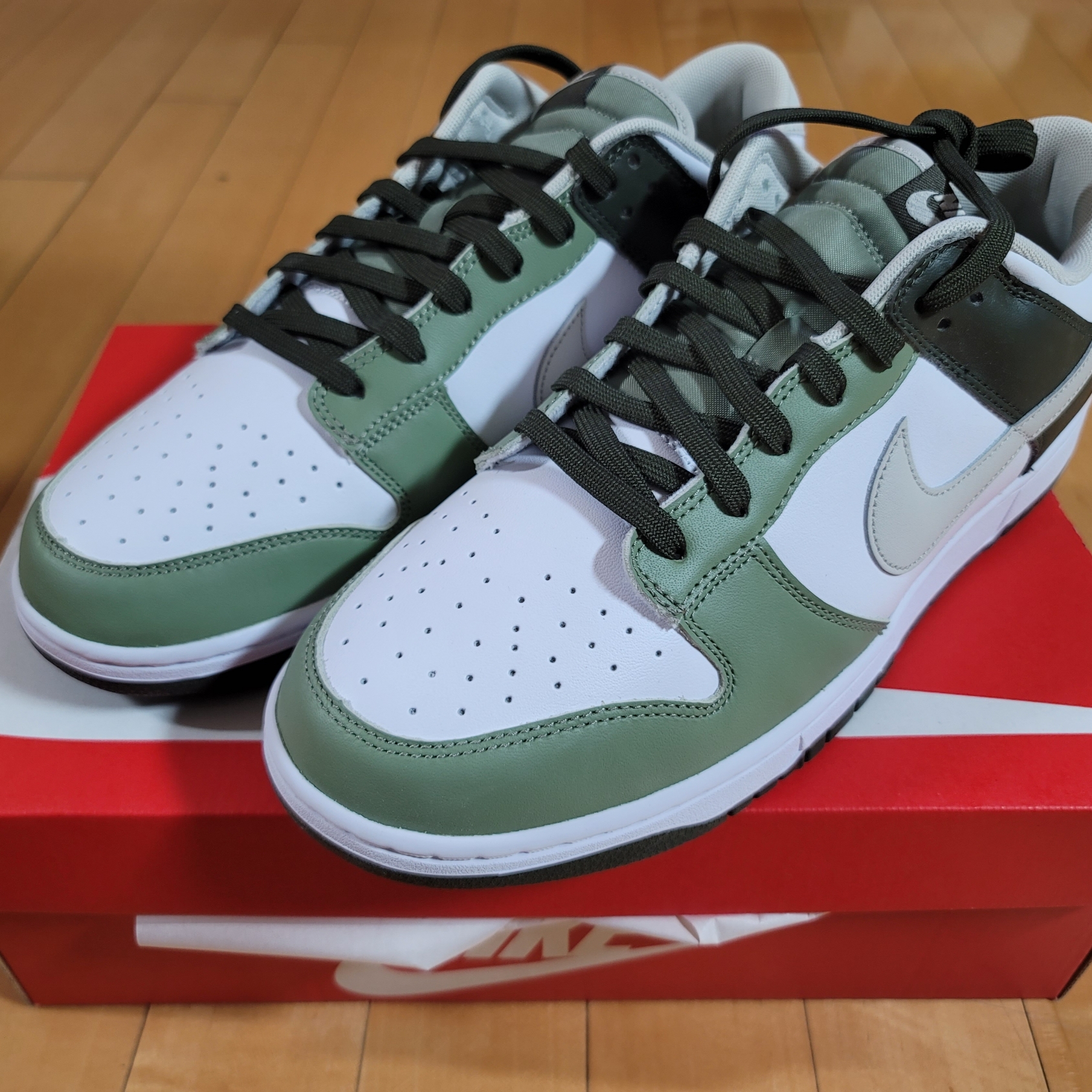 Nike Dunk Low Oil Green 착용 스타일 - 1