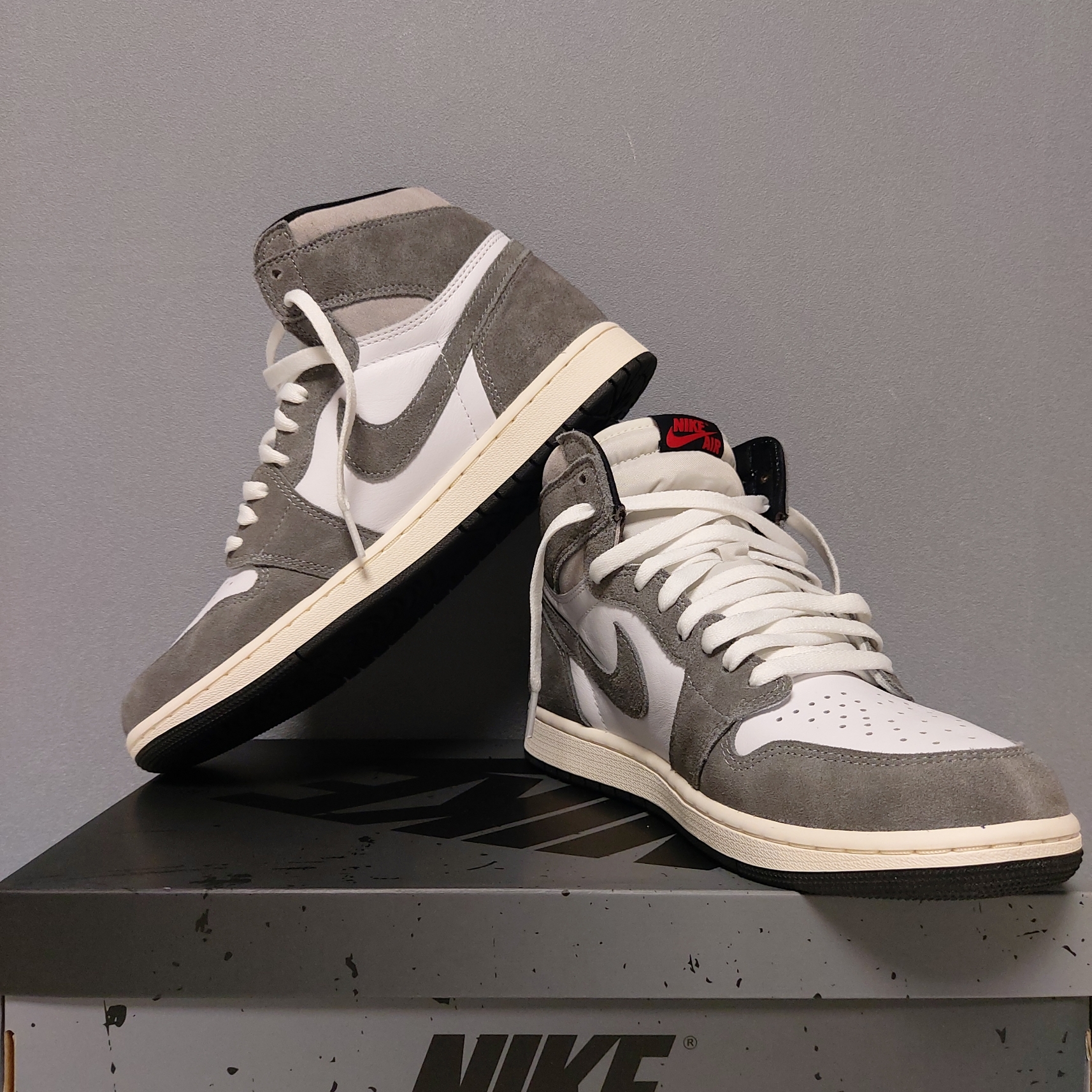 Jordan 1 Retro High OG Black and Smoke Grey 착용 스타일