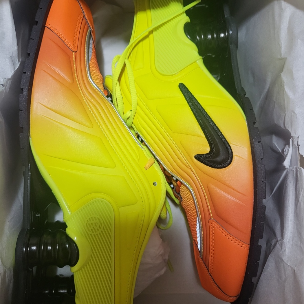 Nike x Martine Rose Shox MR4 Safety Orange 착용 스타일