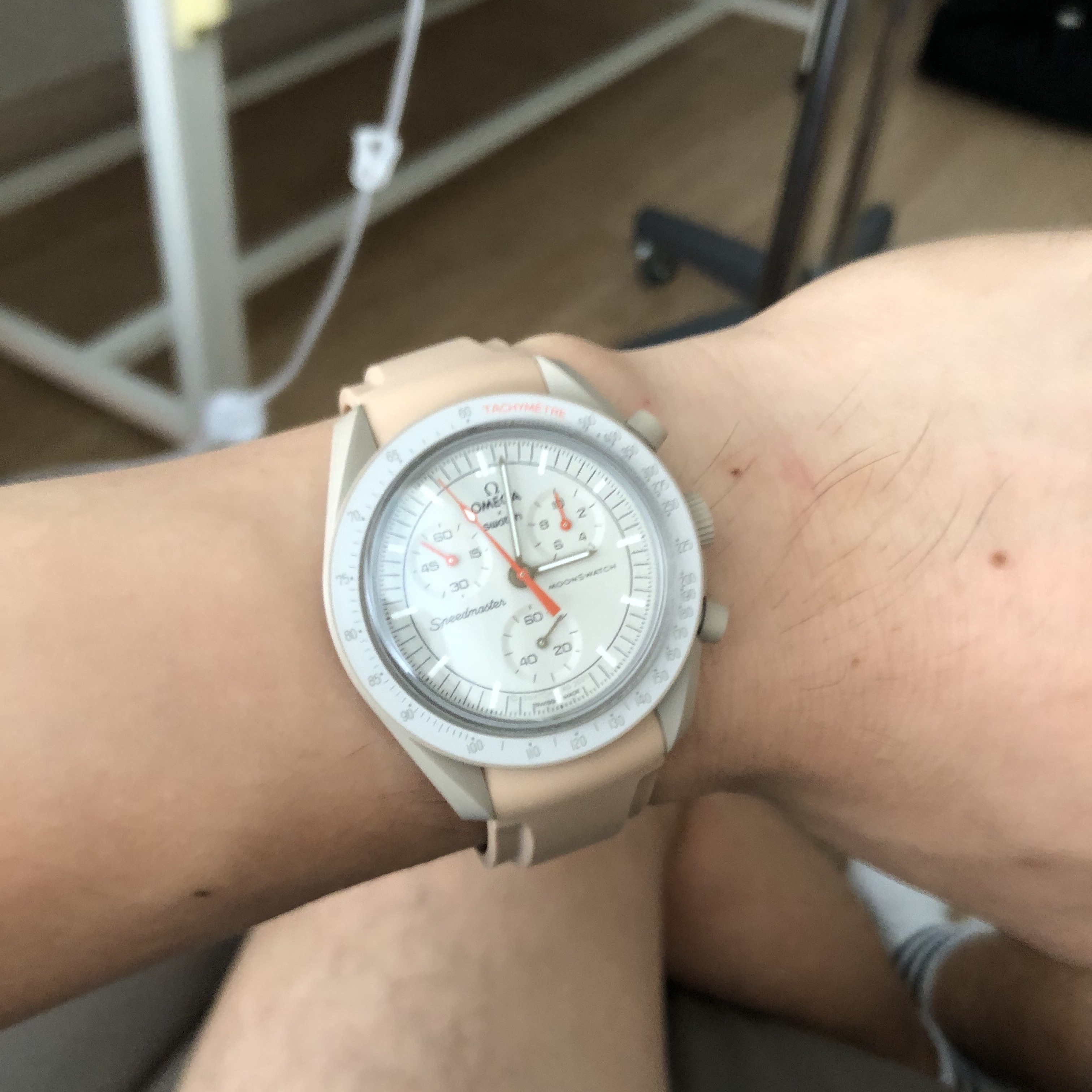 Swatch x Omega Bioceramic MoonSwatch Mission To Jupiter 착용 스타일