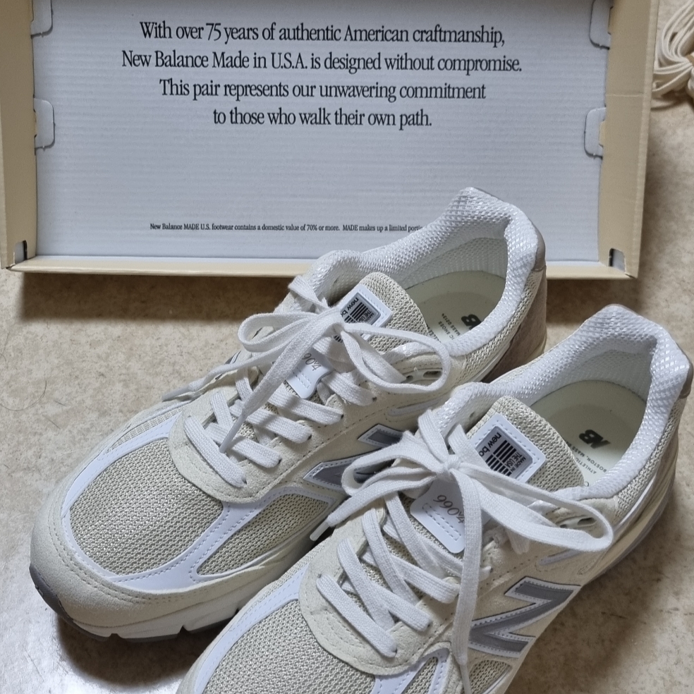 New Balance 990v4 Made in USA Cream White 착용 스타일