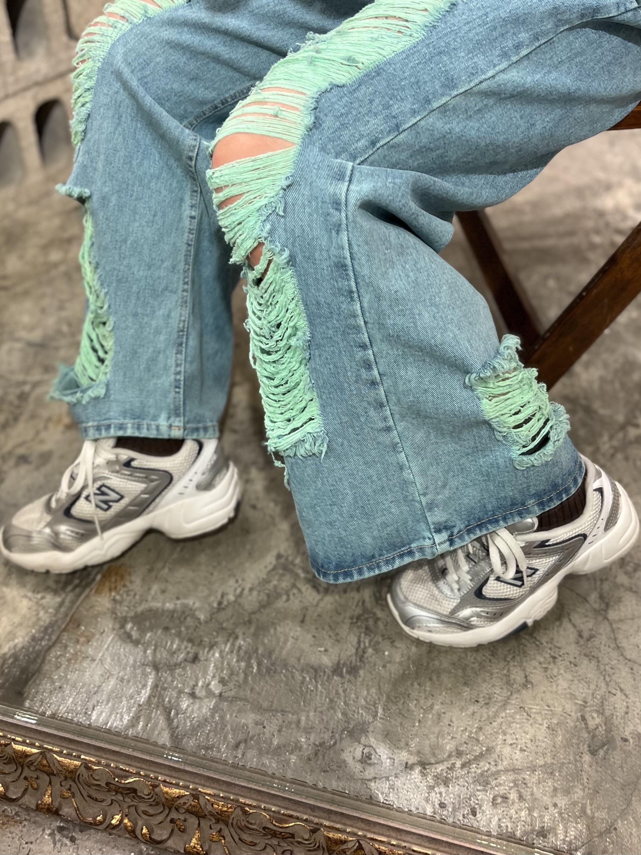 New Balance 408 Silver 착용 스타일 - 5