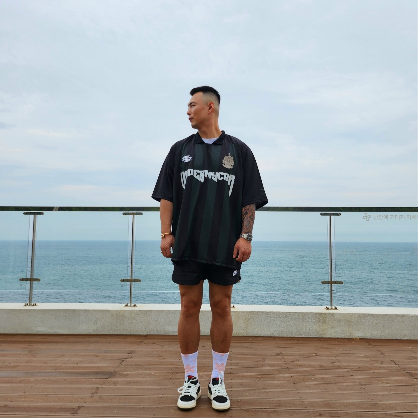 Undermycar Wolfen Bold Stripe Football Jersey Sycamore - 23FW (The Hyundai Seoul Exclusive), (W) Jordan 1 x Travis Scott Retro Low OG SP Medium Olive 착용 스타일 - 2