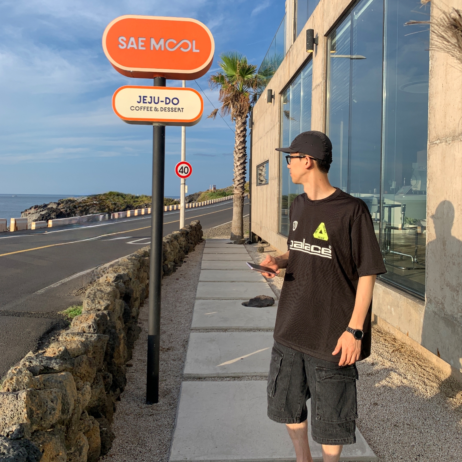 Palace Performance T-Shirt Black - 22FW, MJD Cargo Denim Bermuda Pants Black 착용 스타일