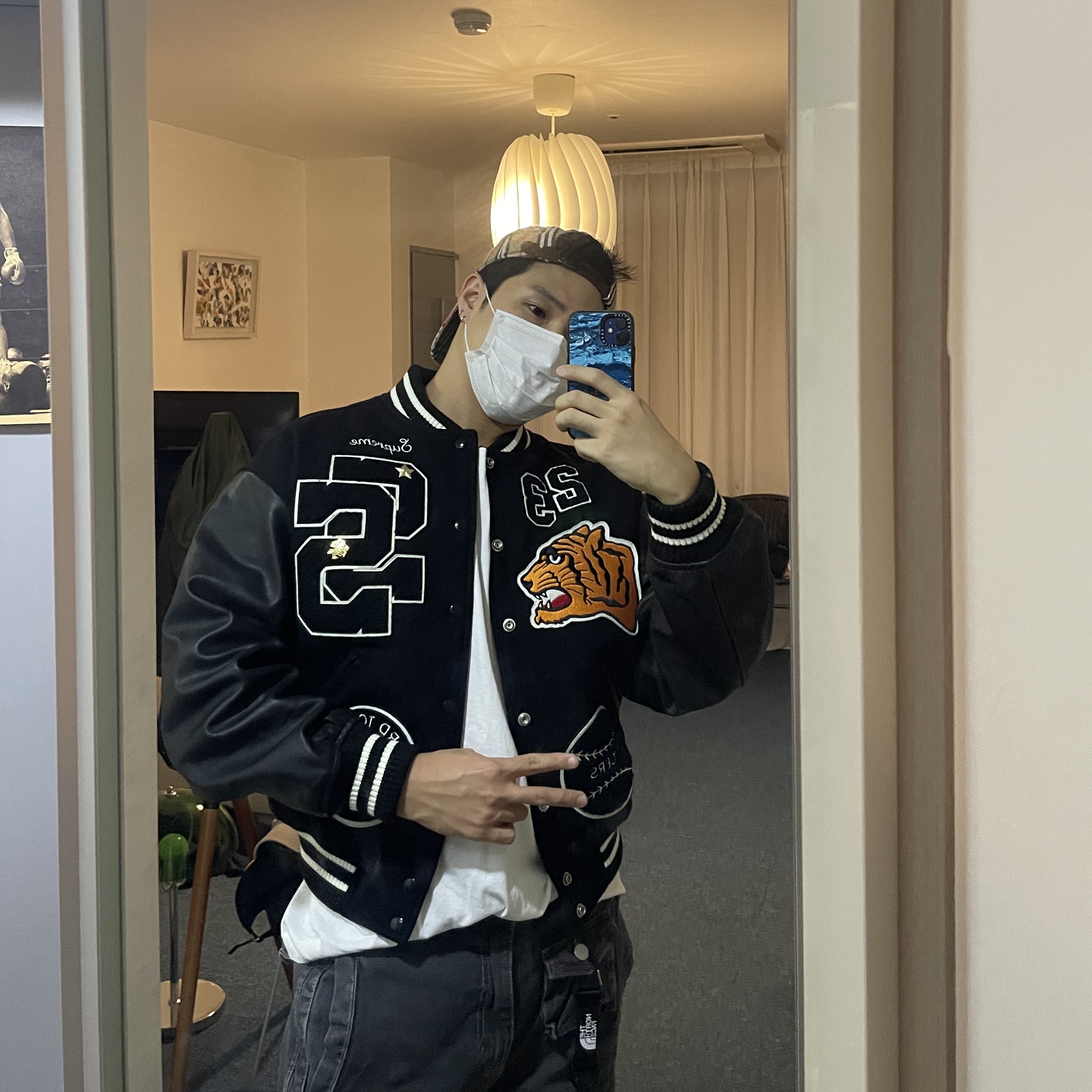 Supreme Tiger Varsity Jacket Black - 23FW, Supreme Tiger Varsity Jacket Orange - 23FW 착용 스타일 - 3