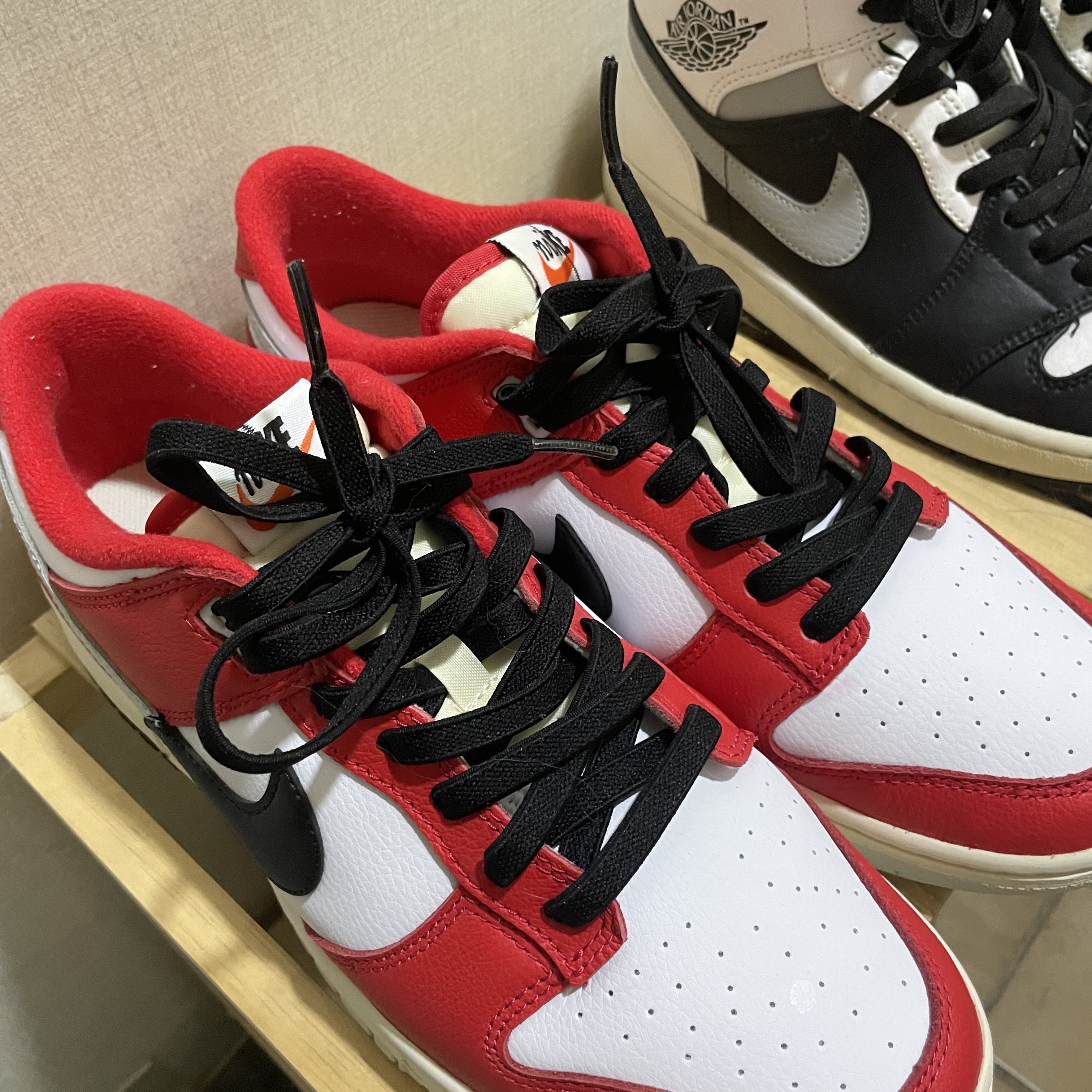 Nike Dunk Low Retro PRM University Red Black 착용 스타일