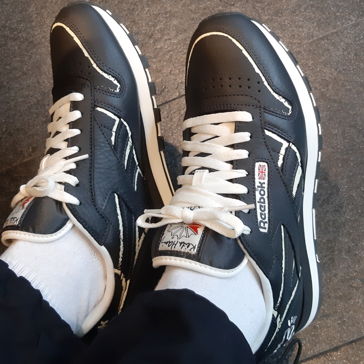 Reebok x Keith Haring Classic Leather Black 착용 스타일