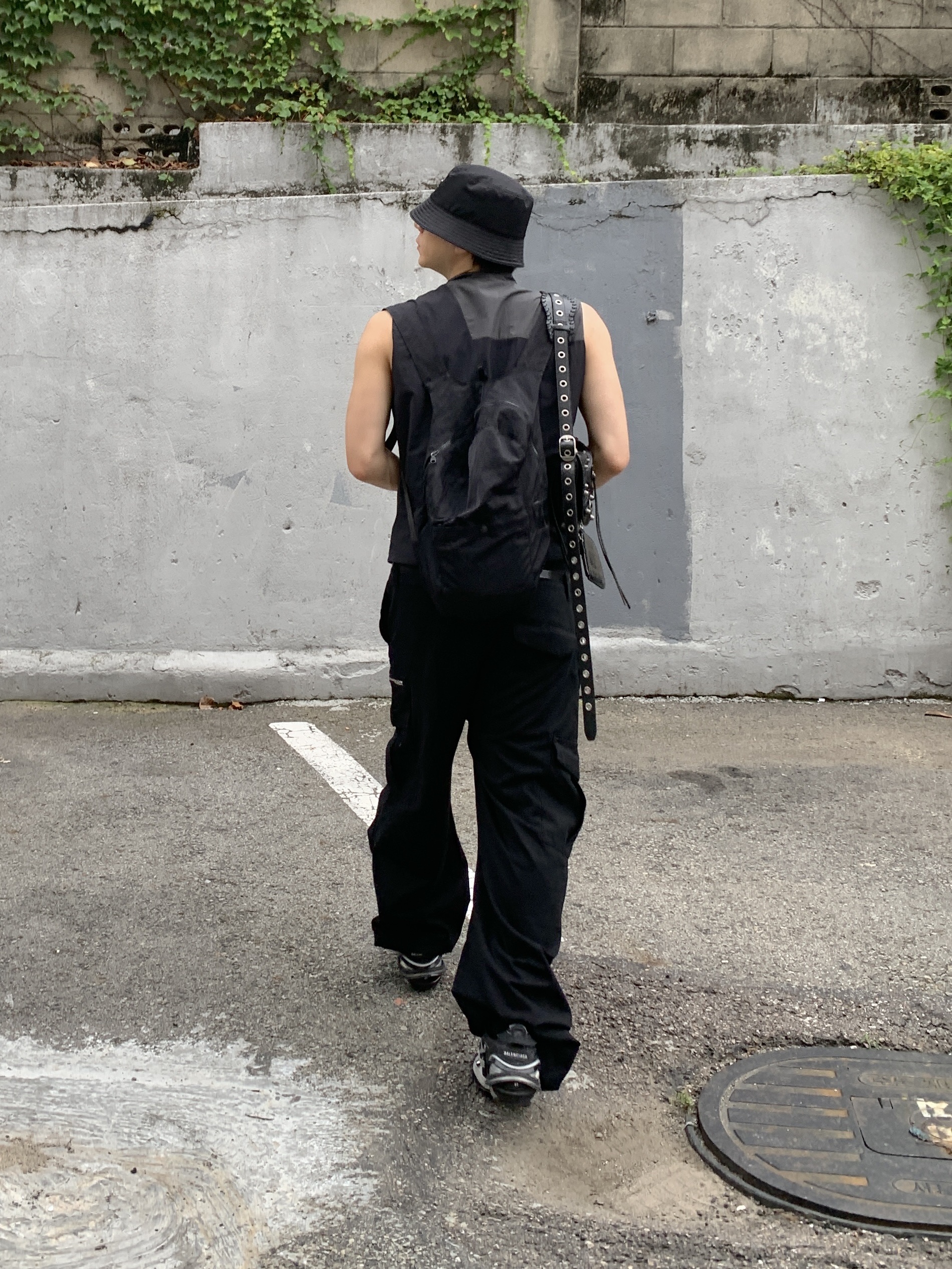 Balenciaga Tyrex Sneakers Black Grey, Balenciaga Arena Lambskin Aged Silver Hardware Le Cagole XS Flap Bag Black 착용 스타일 - 4