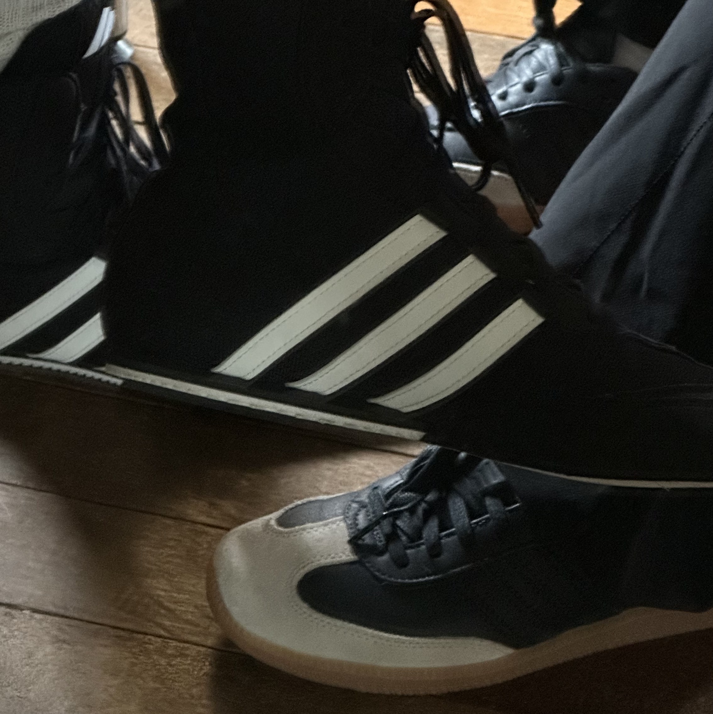 Adidas x Pharrell Williams Humanrace Samba Night Grey Core Black 착용 스타일 - 1