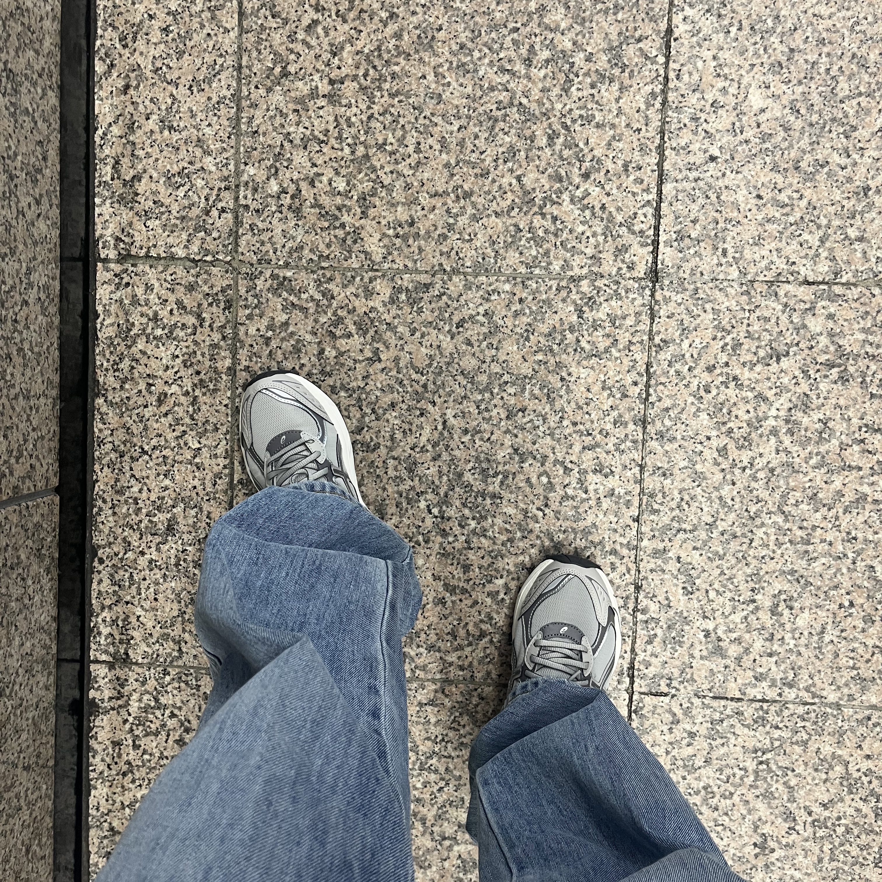 Asics GT-2160 Oyster Grey Carbon 착용 스타일