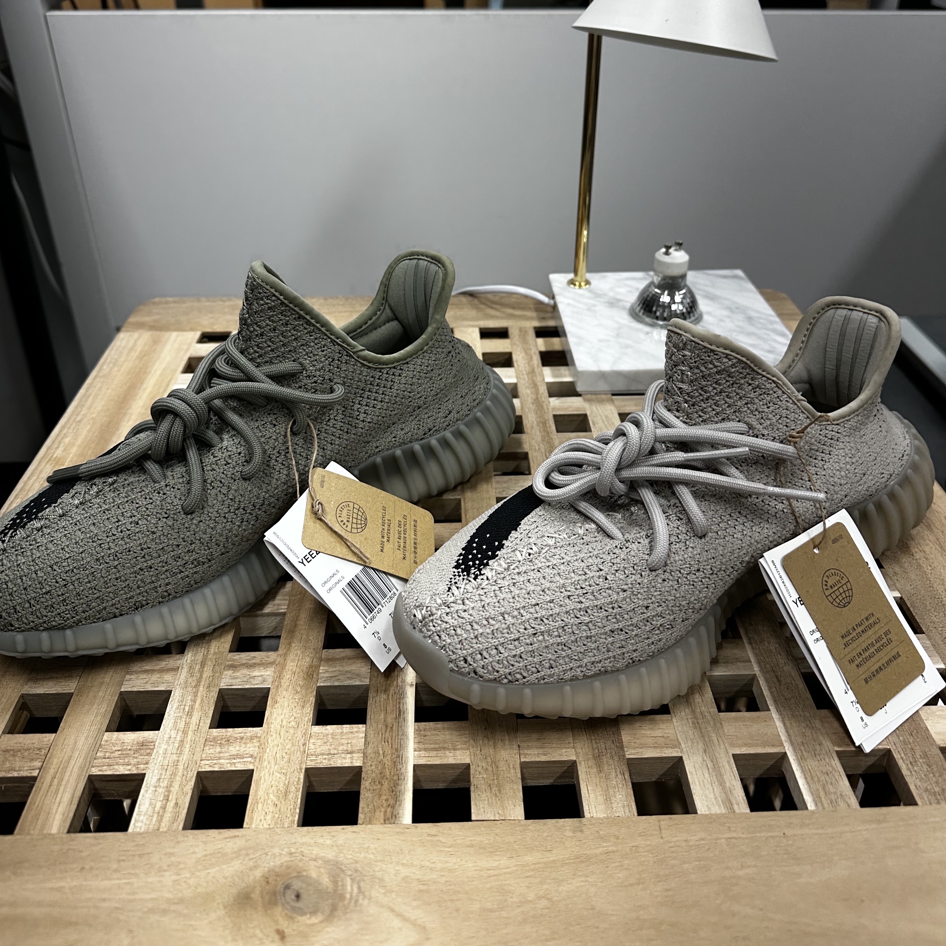 Adidas Yeezy Boost 350 V2 Slate Core Black 2022/2023, Adidas Yeezy Boost 350 V2 Granite Core Black 착용 스타일 - 2