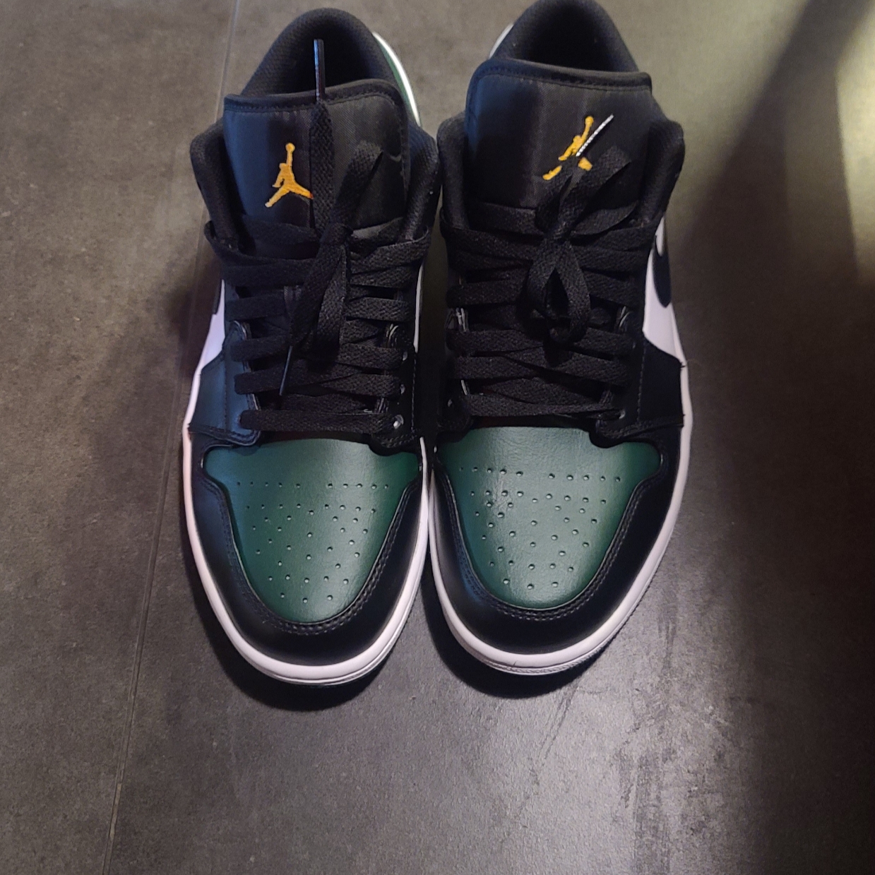 Jordan 1 Low Green Toe 착용 스타일